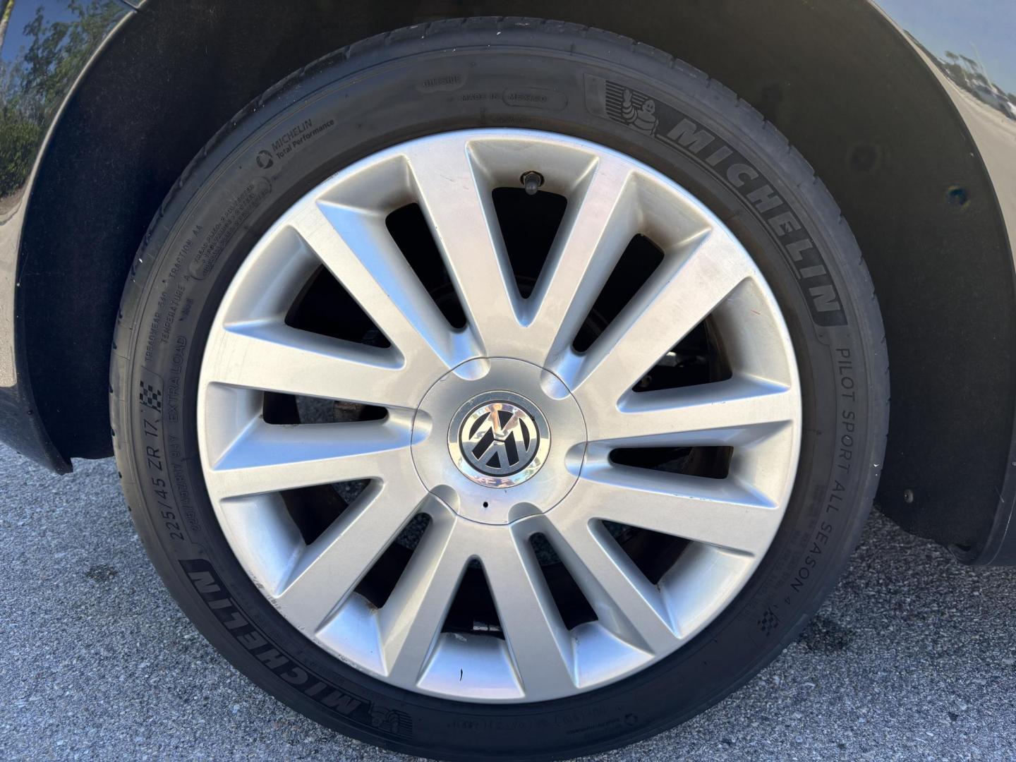 2008 BLACK VOLKSWAGEN NEW BEETLE CONVERTIBLE SE (3VWRF31Y58M) with an 2.5L engine, Automatic transmission, located at 11170 Summerlin Square Dr., Fort Myers Beach, FL, 33931, (239) 999-7777, 26.493546, -81.941628 - Photo#27