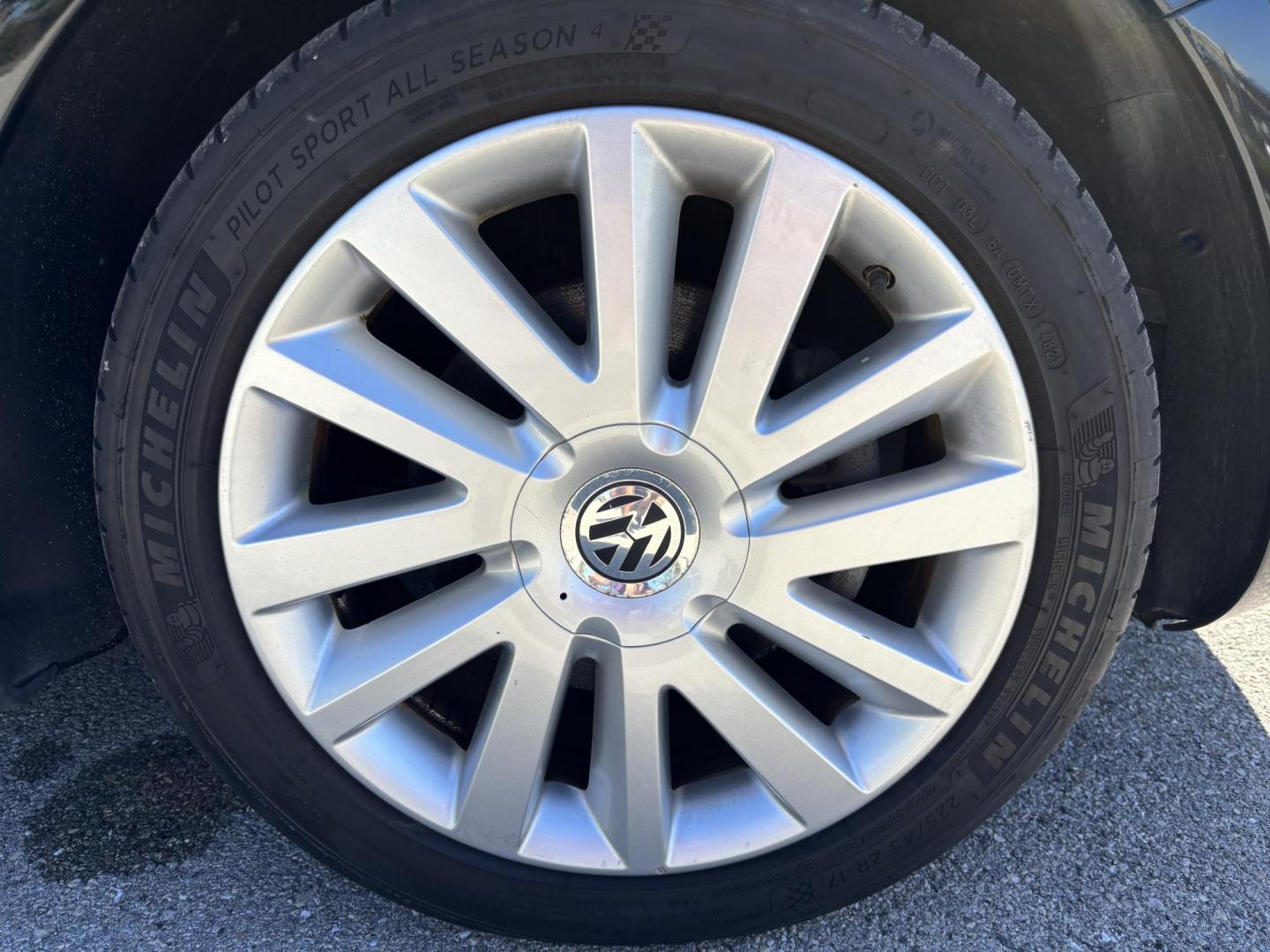 2008 BLACK VOLKSWAGEN NEW BEETLE CONVERTIBLE SE (3VWRF31Y58M) with an 2.5L engine, Automatic transmission, located at 11170 Summerlin Square Dr., Fort Myers Beach, FL, 33931, (239) 999-7777, 26.493546, -81.941628 - Photo#28
