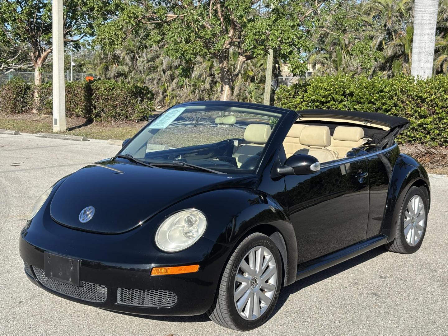 2008 BLACK VOLKSWAGEN NEW BEETLE CONVERTIBLE SE (3VWRF31Y58M) with an 2.5L engine, Automatic transmission, located at 11170 Summerlin Square Dr., Fort Myers Beach, FL, 33931, (239) 999-7777, 26.493546, -81.941628 - Photo#0