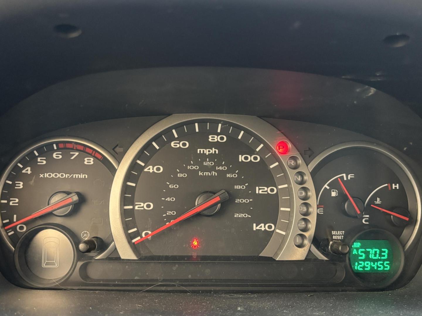 2004 SILVER /BLACK HONDA PILOT EXL (2HKYF18754H) with an 3.5L engine, Automatic transmission, located at 11170 Summerlin Square Dr., Fort Myers Beach, FL, 33931, (239) 999-7777, 26.493546, -81.941628 - Photo#12