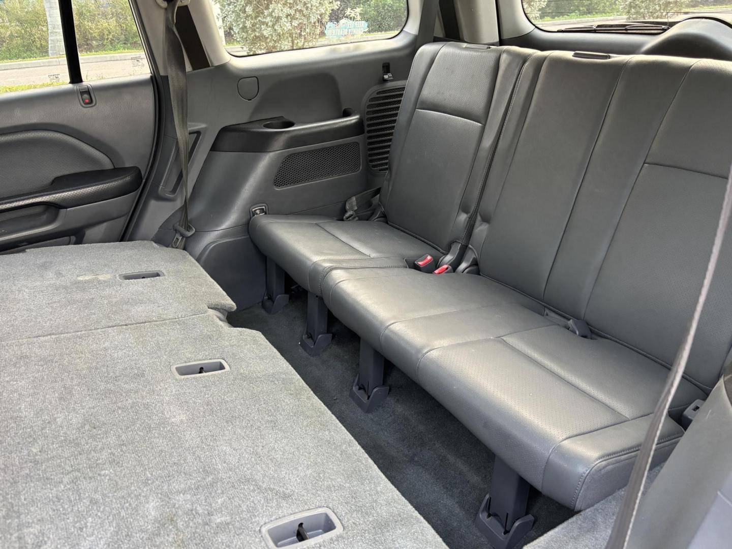 2004 SILVER /BLACK HONDA PILOT EXL (2HKYF18754H) with an 3.5L engine, Automatic transmission, located at 11170 Summerlin Square Dr., Fort Myers Beach, FL, 33931, (239) 999-7777, 26.493546, -81.941628 - Photo#22