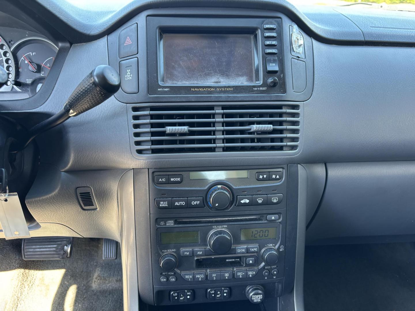 2004 SILVER /BLACK HONDA PILOT EXL (2HKYF18754H) with an 3.5L engine, Automatic transmission, located at 11170 Summerlin Square Dr., Fort Myers Beach, FL, 33931, (239) 999-7777, 26.493546, -81.941628 - Photo#13