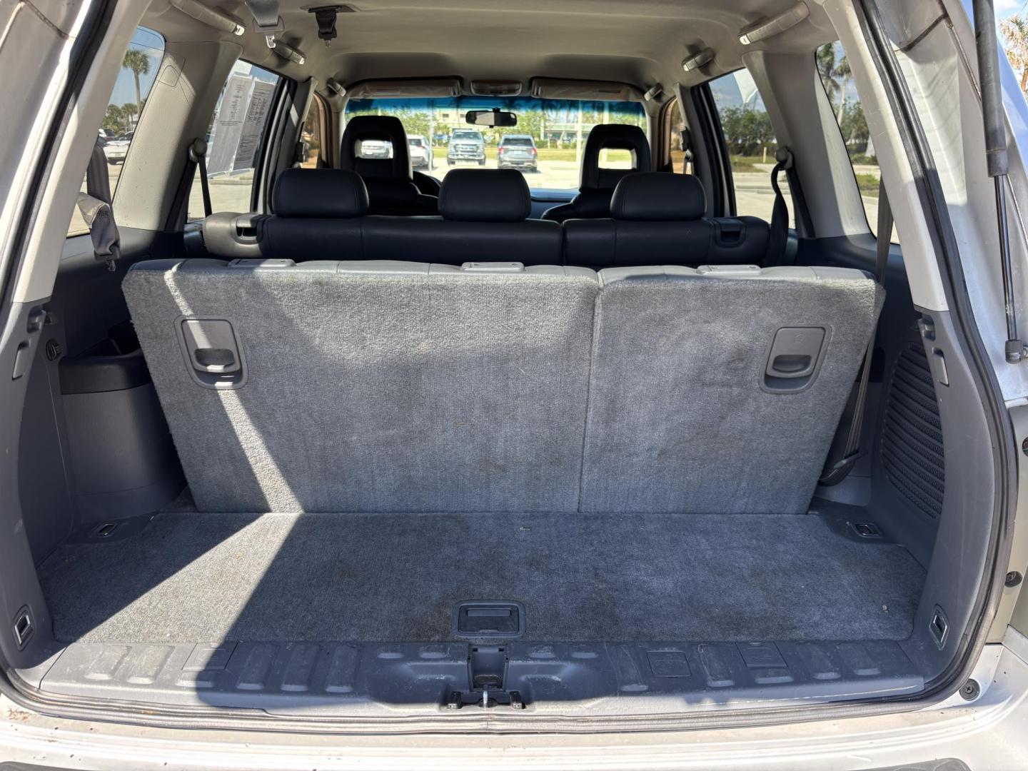 2004 SILVER /BLACK HONDA PILOT EXL (2HKYF18754H) with an 3.5L engine, Automatic transmission, located at 11170 Summerlin Square Dr., Fort Myers Beach, FL, 33931, (239) 999-7777, 26.493546, -81.941628 - Photo#23
