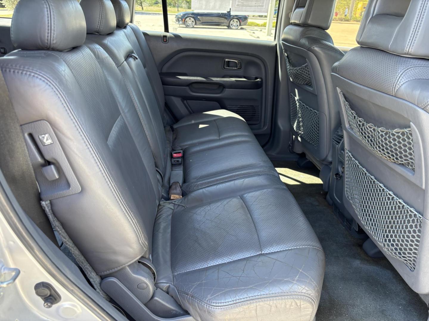2004 SILVER /BLACK HONDA PILOT EXL (2HKYF18754H) with an 3.5L engine, Automatic transmission, located at 11170 Summerlin Square Dr., Fort Myers Beach, FL, 33931, (239) 999-7777, 26.493546, -81.941628 - Photo#20