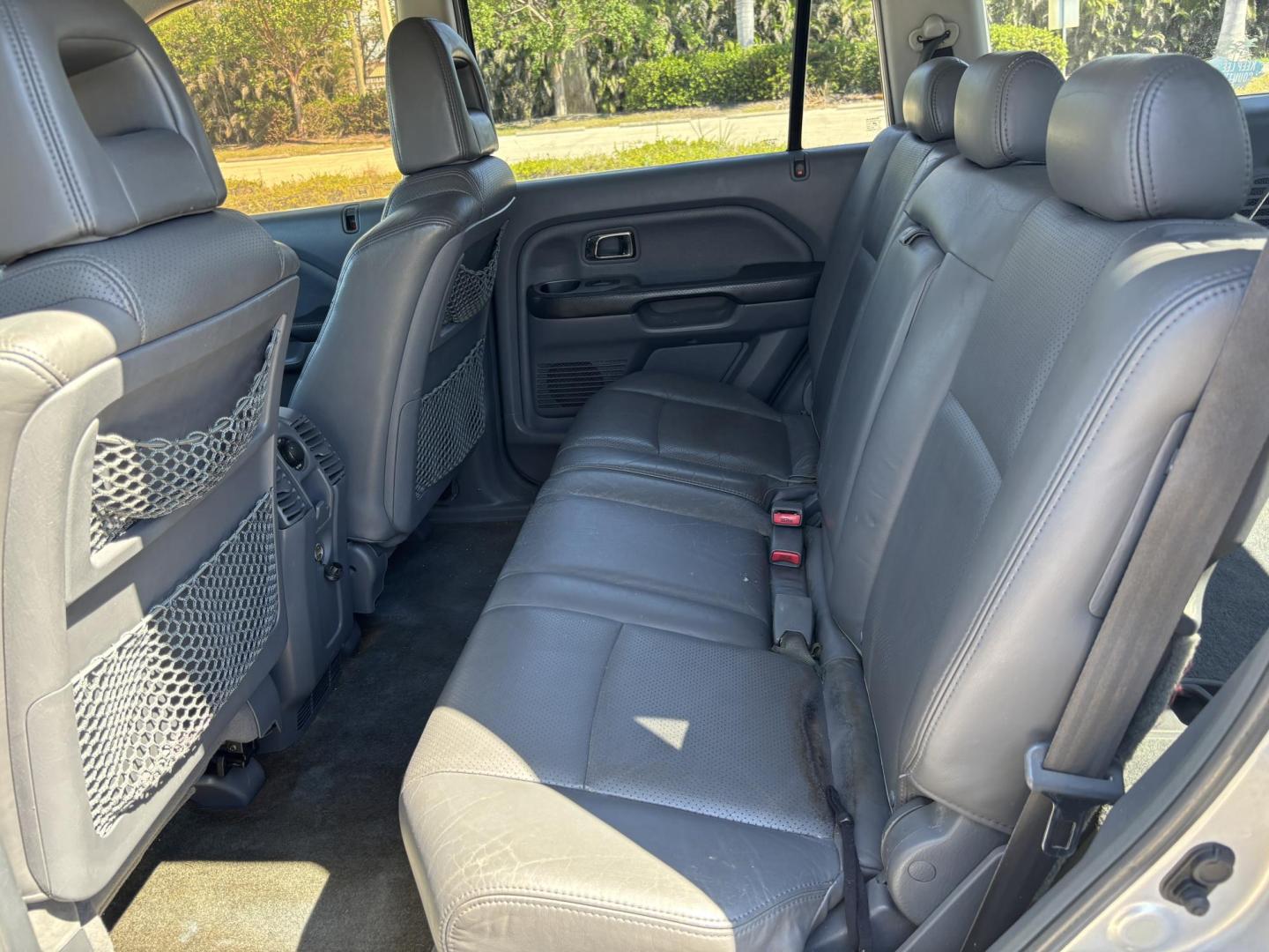 2004 SILVER /BLACK HONDA PILOT EXL (2HKYF18754H) with an 3.5L engine, Automatic transmission, located at 11170 Summerlin Square Dr., Fort Myers Beach, FL, 33931, (239) 999-7777, 26.493546, -81.941628 - Photo#19