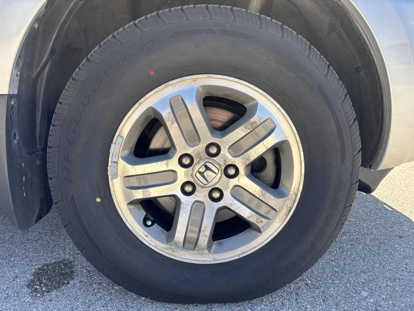 2004 SILVER /BLACK HONDA PILOT EXL (2HKYF18754H) with an 3.5L engine, Automatic transmission, located at 11170 Summerlin Square Dr., Fort Myers Beach, FL, 33931, (239) 999-7777, 26.493546, -81.941628 - Photo#26