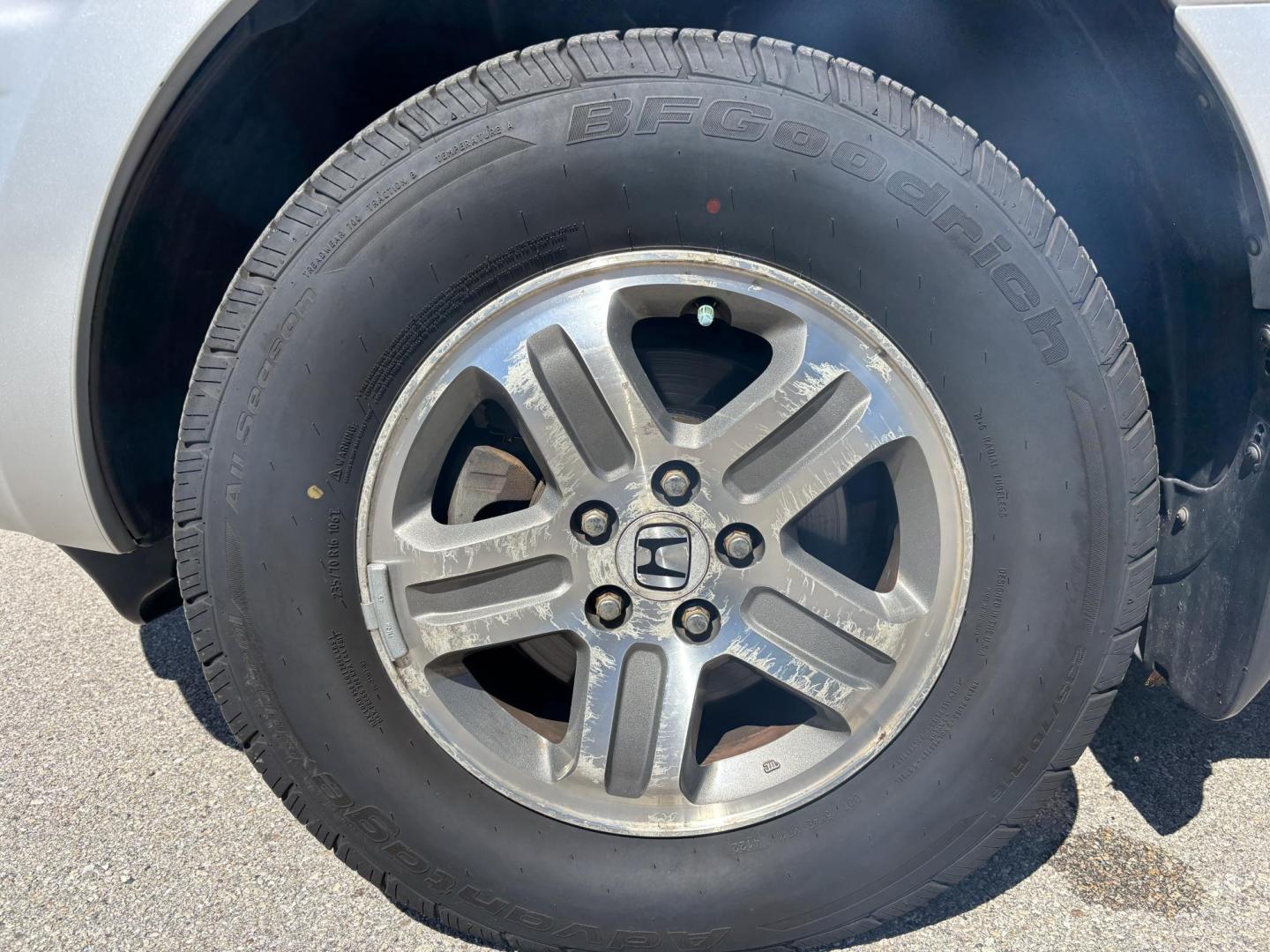 2004 SILVER /BLACK HONDA PILOT EXL (2HKYF18754H) with an 3.5L engine, Automatic transmission, located at 11170 Summerlin Square Dr., Fort Myers Beach, FL, 33931, (239) 999-7777, 26.493546, -81.941628 - Photo#29