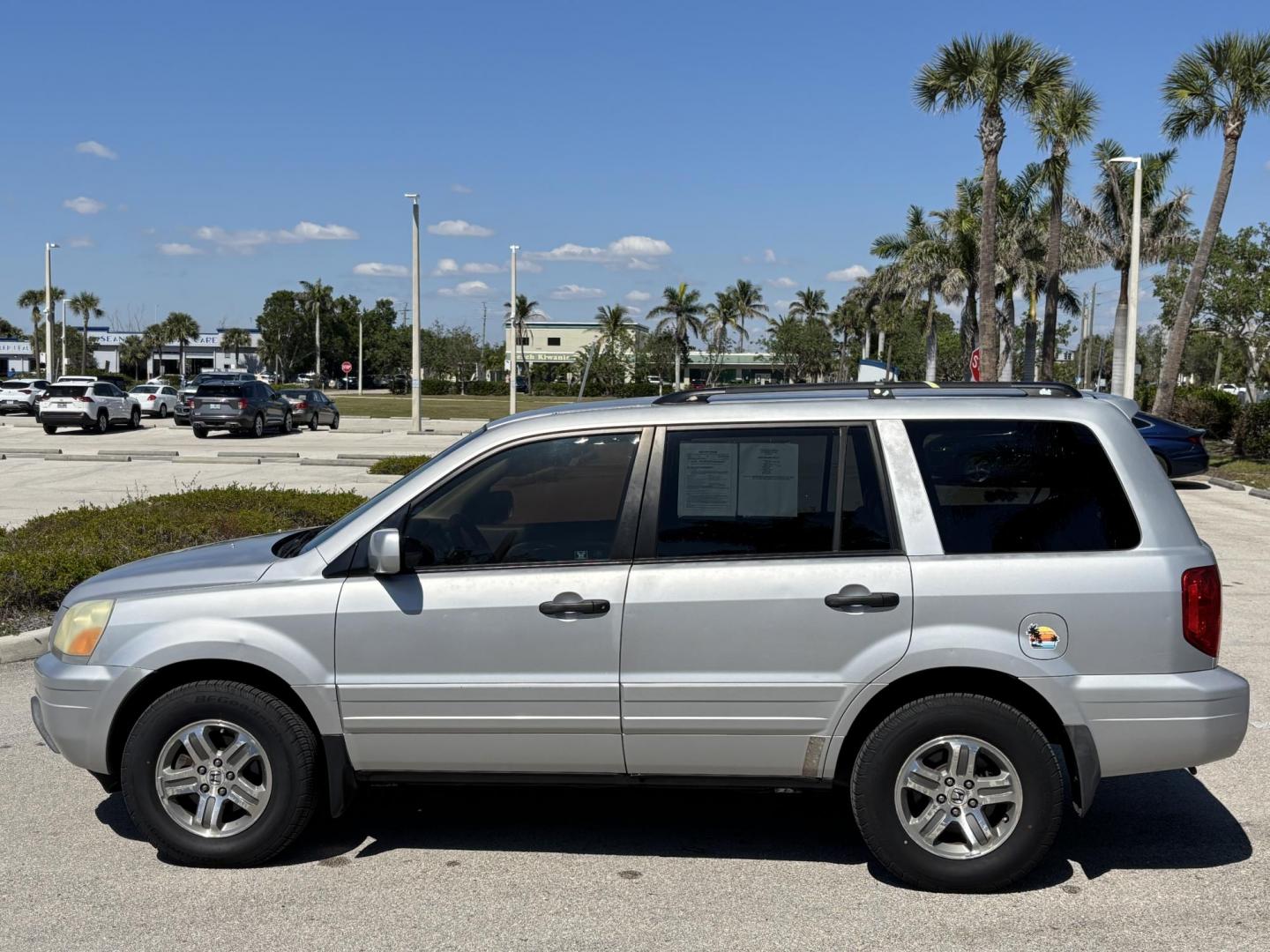 2004 SILVER /BLACK HONDA PILOT EXL (2HKYF18754H) with an 3.5L engine, Automatic transmission, located at 11170 Summerlin Square Dr., Fort Myers Beach, FL, 33931, (239) 999-7777, 26.493546, -81.941628 - Photo#7