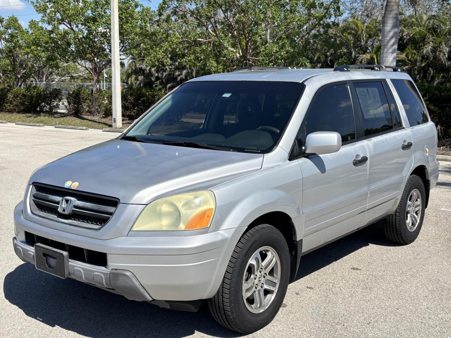 2004 SILVER /BLACK HONDA PILOT EXL (2HKYF18754H) with an 3.5L engine, Automatic transmission, located at 11170 Summerlin Square Dr., Fort Myers Beach, FL, 33931, (239) 999-7777, 26.493546, -81.941628 - Photo#0