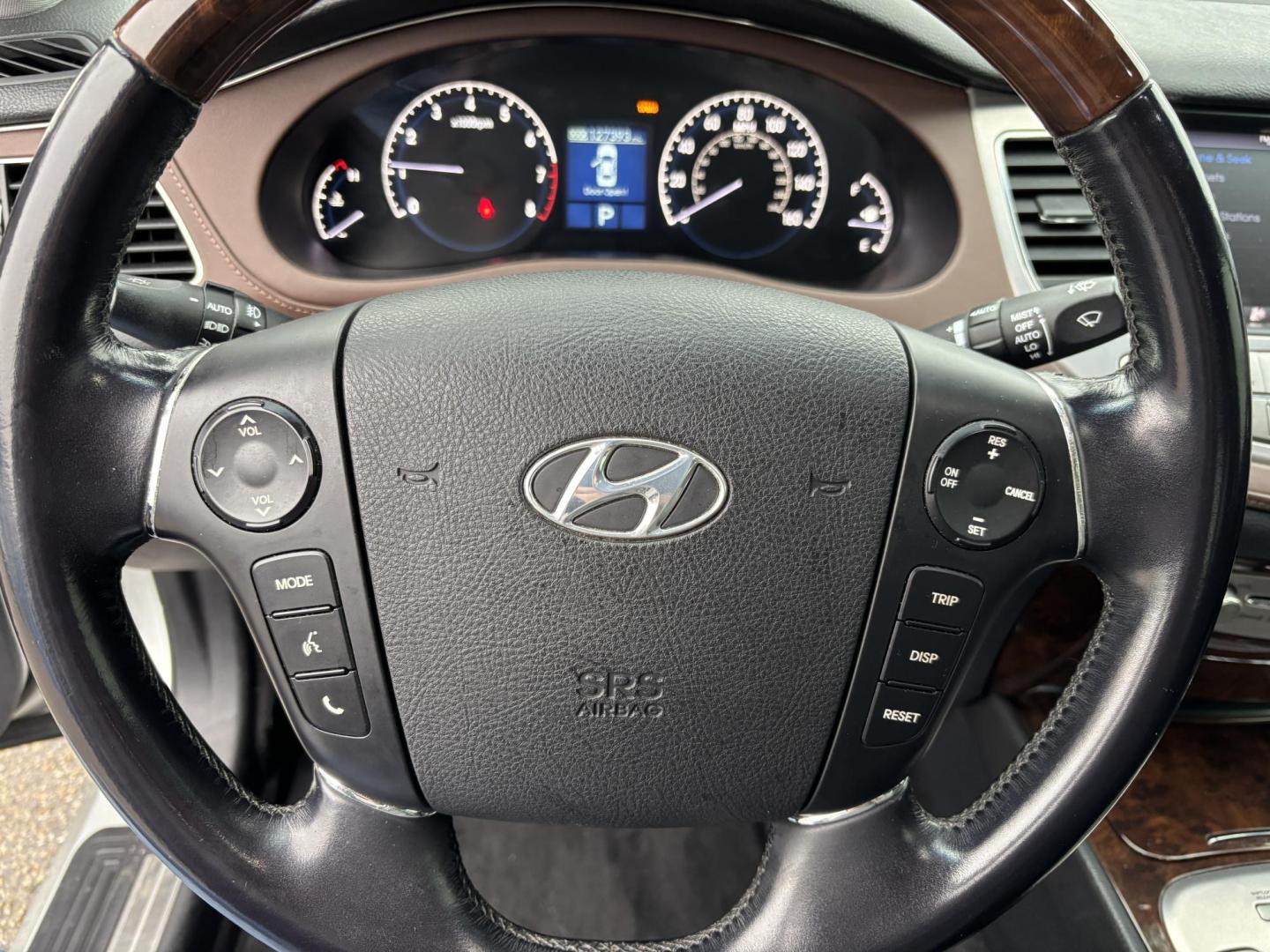 2009 SILVER /BLACK HYUNDAI GENESIS 4.6L (KMHGC46F89U) with an 4.6L engine, Automatic transmission, located at 11170 Summerlin Square Dr., Fort Myers Beach, FL, 33931, (239) 999-7777, 26.493546, -81.941628 - Photo#32