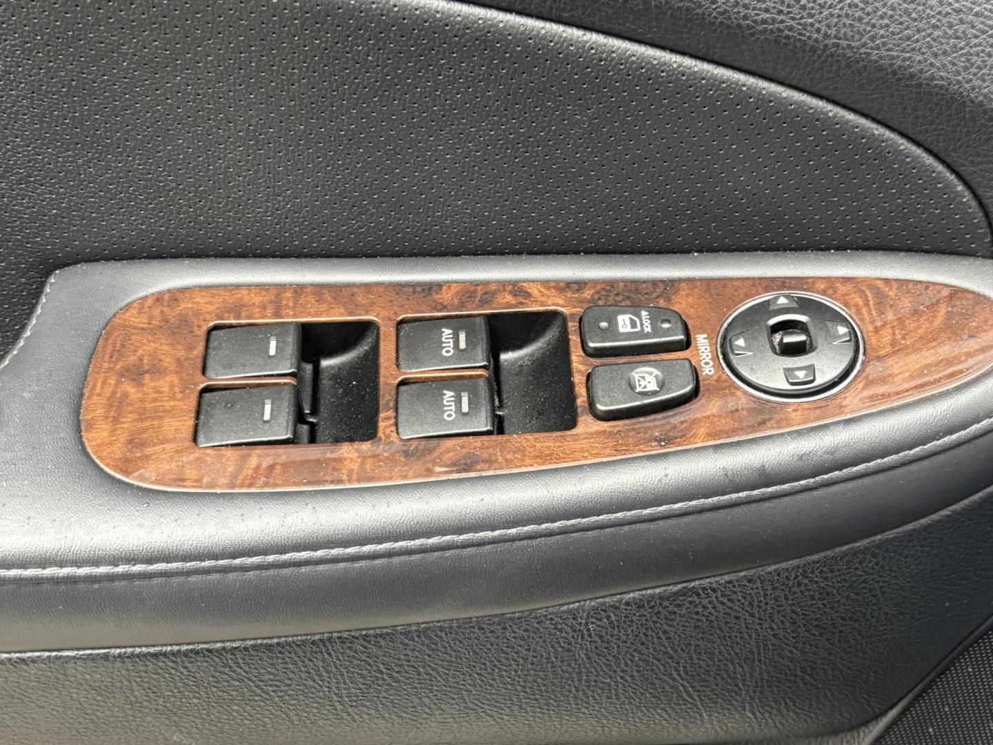 2009 SILVER /BLACK HYUNDAI GENESIS 4.6L (KMHGC46F89U) with an 4.6L engine, Automatic transmission, located at 11170 Summerlin Square Dr., Fort Myers Beach, FL, 33931, (239) 999-7777, 26.493546, -81.941628 - Photo#27