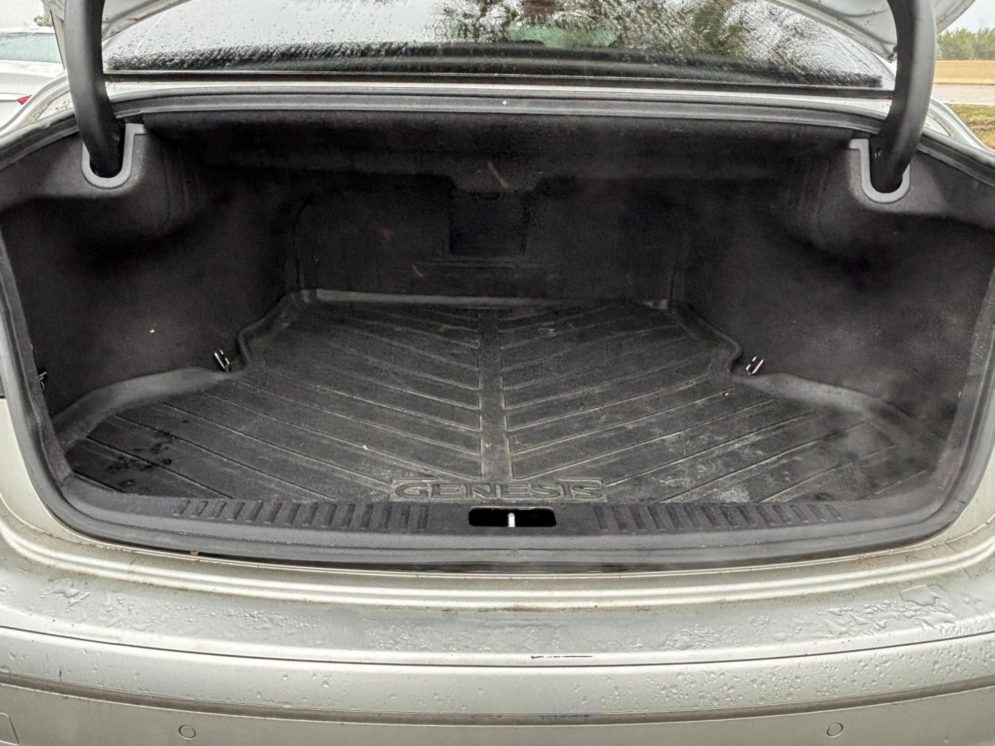 2009 SILVER /BLACK HYUNDAI GENESIS 4.6L (KMHGC46F89U) with an 4.6L engine, Automatic transmission, located at 11170 Summerlin Square Dr., Fort Myers Beach, FL, 33931, (239) 999-7777, 26.493546, -81.941628 - Photo#35
