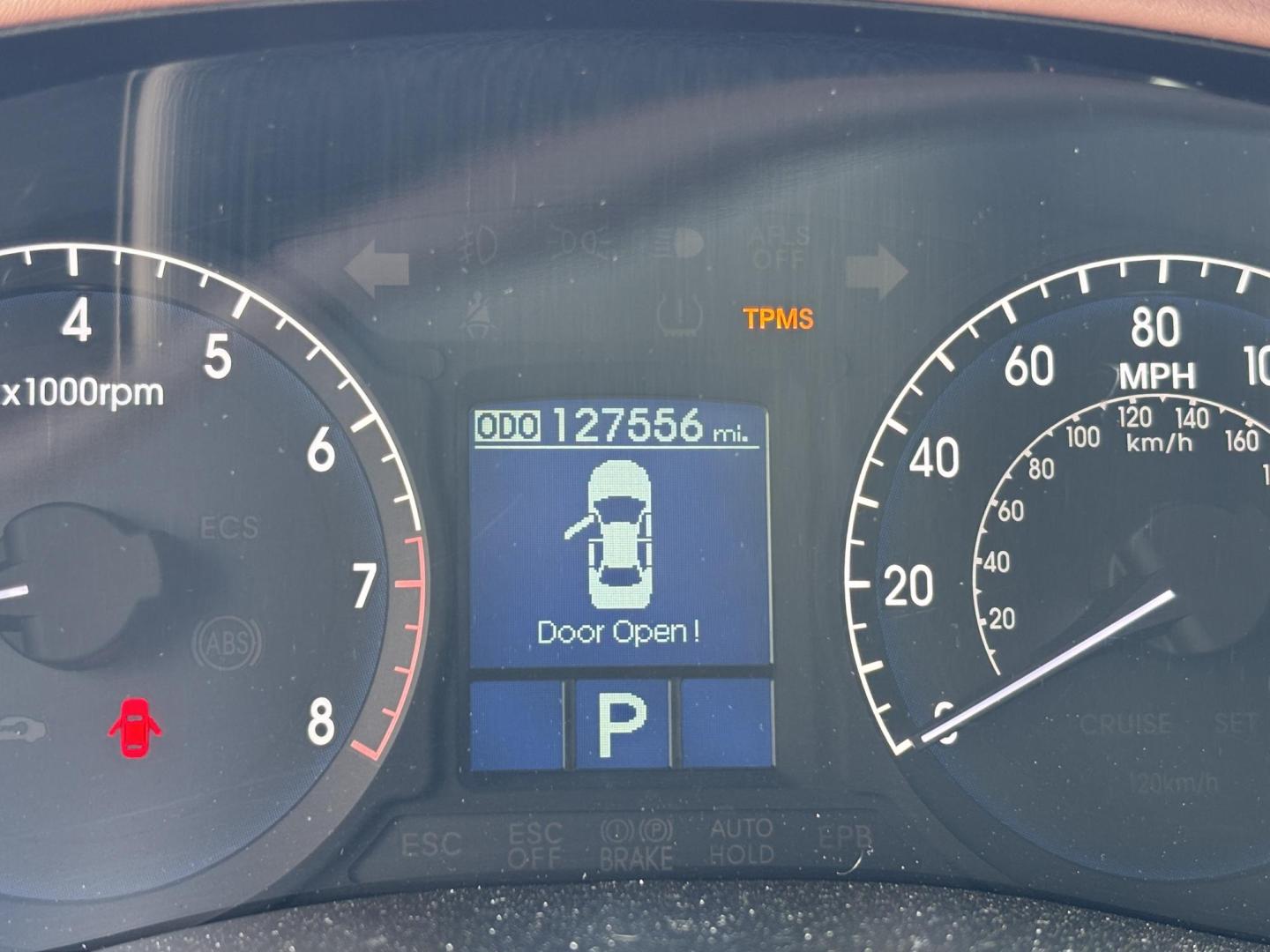 2009 SILVER /BLACK HYUNDAI GENESIS 4.6L (KMHGC46F89U) with an 4.6L engine, Automatic transmission, located at 11170 Summerlin Square Dr., Fort Myers Beach, FL, 33931, (239) 999-7777, 26.493546, -81.941628 - Photo#17
