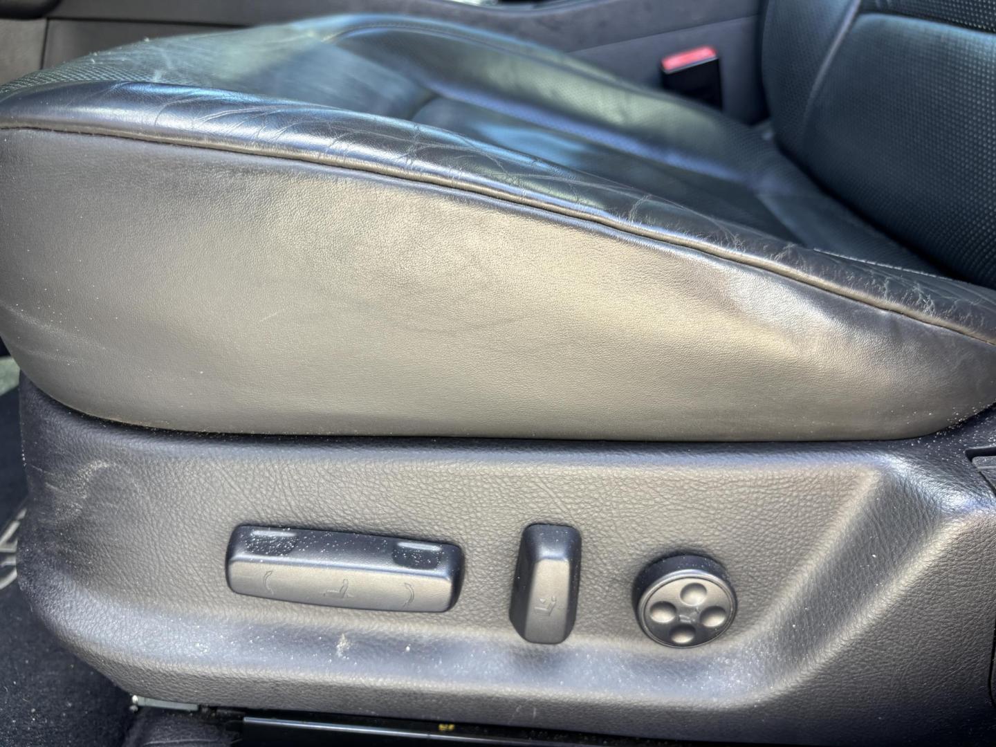 2009 SILVER /BLACK HYUNDAI GENESIS 4.6L (KMHGC46F89U) with an 4.6L engine, Automatic transmission, located at 11170 Summerlin Square Dr., Fort Myers Beach, FL, 33931, (239) 999-7777, 26.493546, -81.941628 - Photo#25