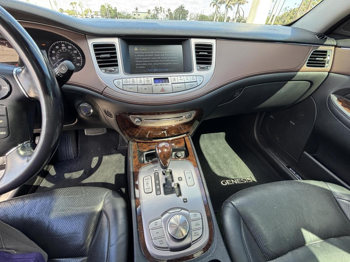 2009 SILVER /BLACK HYUNDAI GENESIS 4.6L (KMHGC46F89U) with an 4.6L engine, Automatic transmission, located at 11170 Summerlin Square Dr., Fort Myers Beach, FL, 33931, (239) 999-7777, 26.493546, -81.941628 - Photo#10