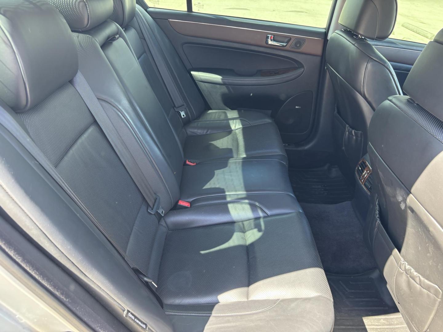 2009 SILVER /BLACK HYUNDAI GENESIS 4.6L (KMHGC46F89U) with an 4.6L engine, Automatic transmission, located at 11170 Summerlin Square Dr., Fort Myers Beach, FL, 33931, (239) 999-7777, 26.493546, -81.941628 - Photo#24