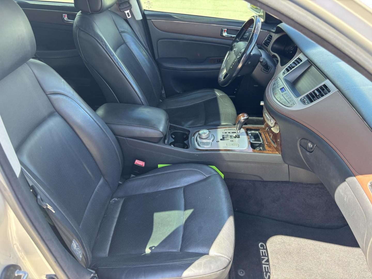 2009 SILVER /BLACK HYUNDAI GENESIS 4.6L (KMHGC46F89U) with an 4.6L engine, Automatic transmission, located at 11170 Summerlin Square Dr., Fort Myers Beach, FL, 33931, (239) 999-7777, 26.493546, -81.941628 - Photo#22