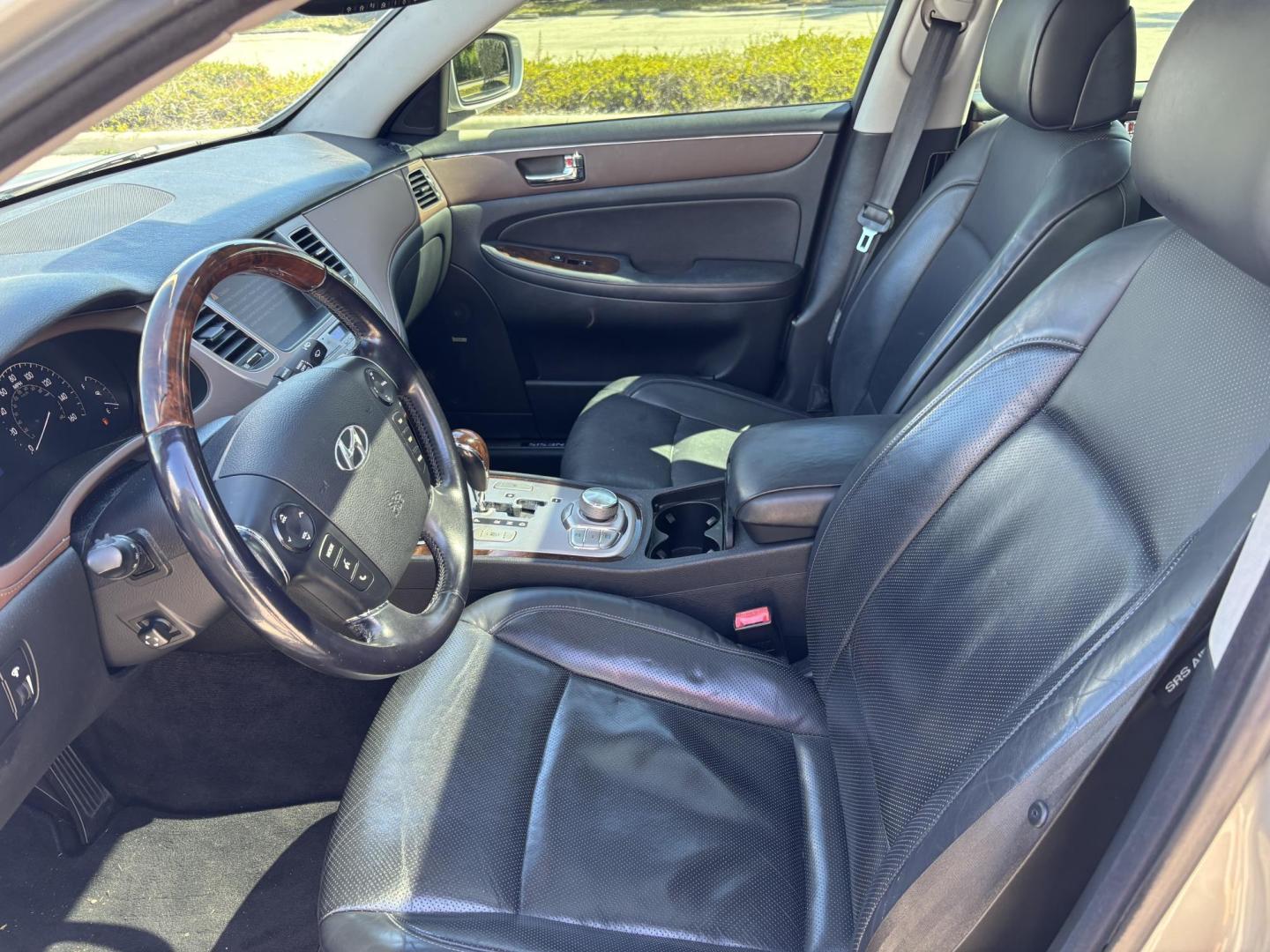 2009 SILVER /BLACK HYUNDAI GENESIS 4.6L (KMHGC46F89U) with an 4.6L engine, Automatic transmission, located at 11170 Summerlin Square Dr., Fort Myers Beach, FL, 33931, (239) 999-7777, 26.493546, -81.941628 - Photo#21