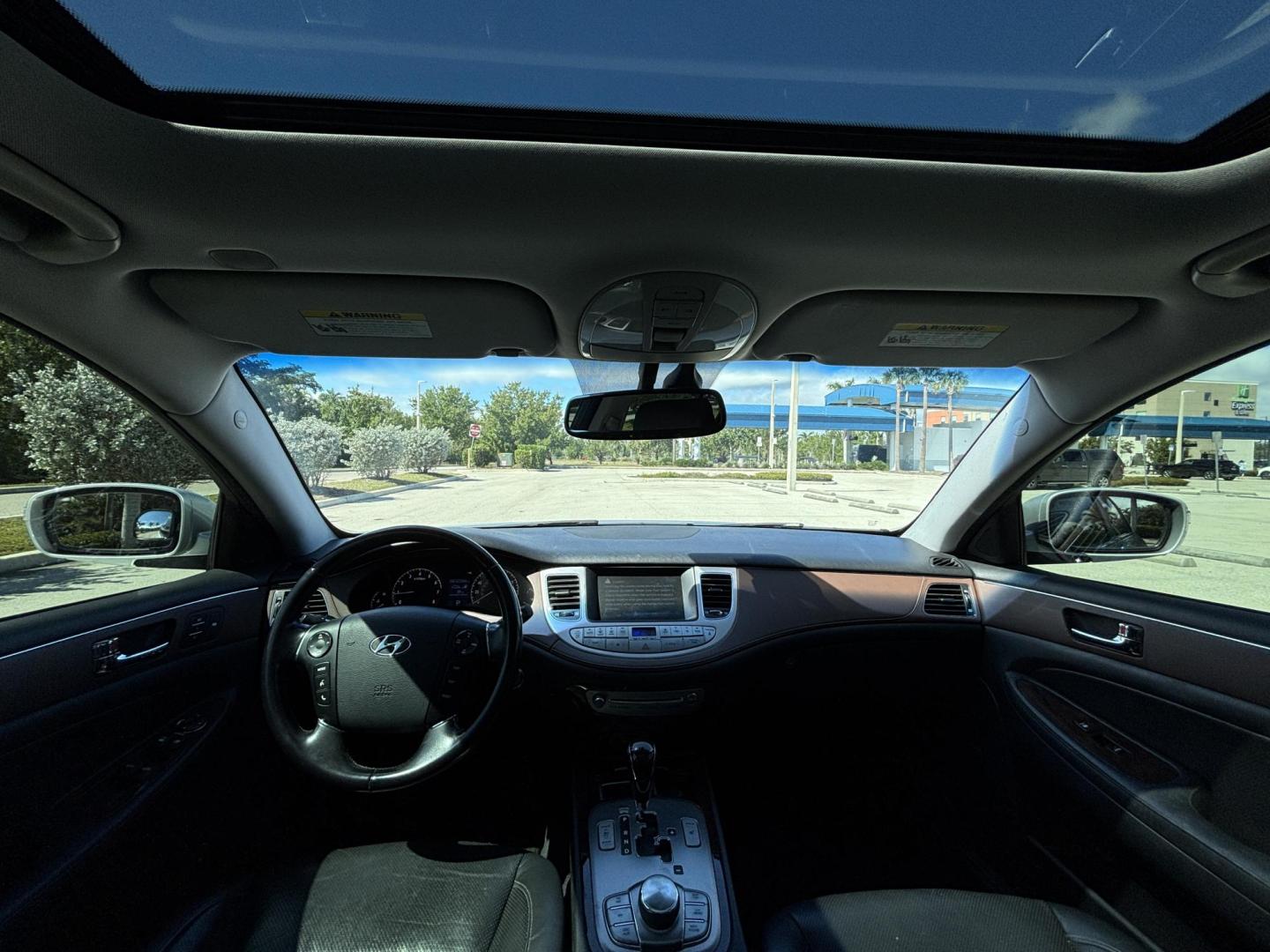 2009 SILVER /BLACK HYUNDAI GENESIS 4.6L (KMHGC46F89U) with an 4.6L engine, Automatic transmission, located at 11170 Summerlin Square Dr., Fort Myers Beach, FL, 33931, (239) 999-7777, 26.493546, -81.941628 - Photo#9