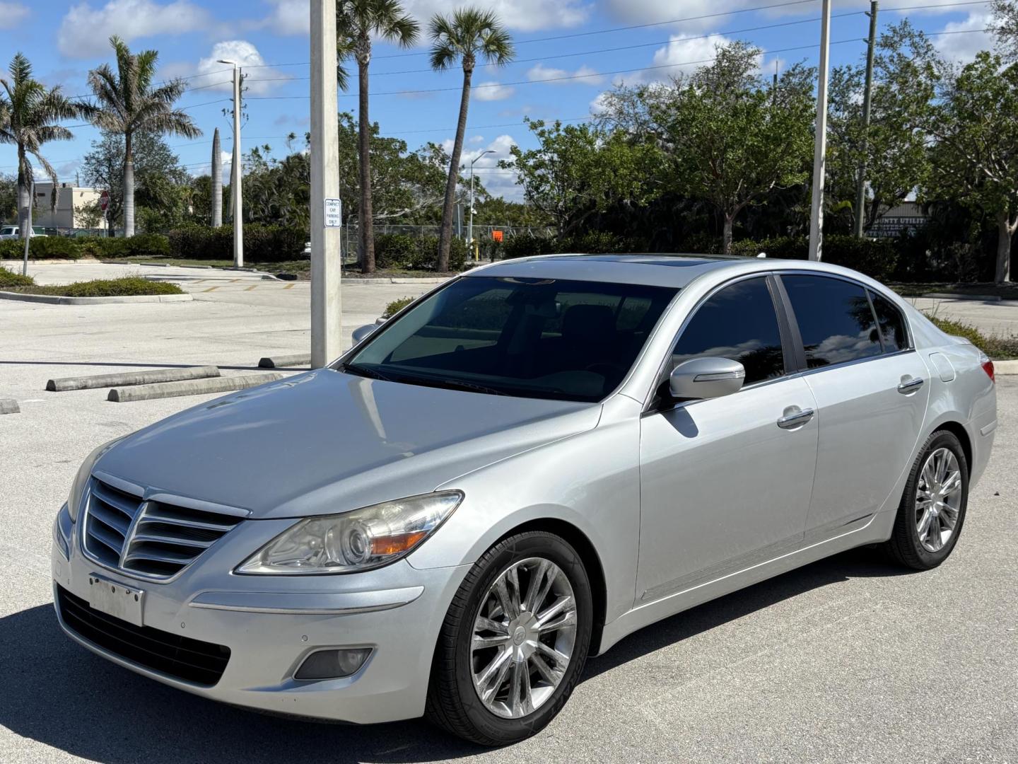 2009 SILVER /BLACK HYUNDAI GENESIS 4.6L (KMHGC46F89U) with an 4.6L engine, Automatic transmission, located at 11170 Summerlin Square Dr., Fort Myers Beach, FL, 33931, (239) 999-7777, 26.493546, -81.941628 - Photo#0