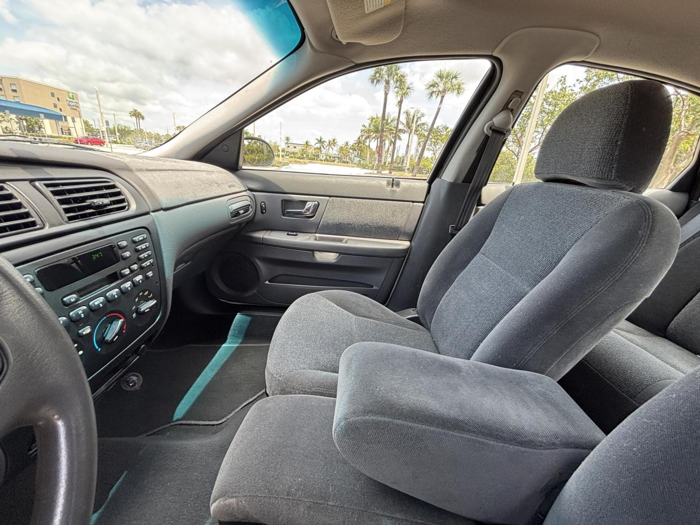 2001 WHITE /CHARCOAL Ford Taurus SE (1FAFP53U51G) with an 3.0L V6 OHV 12V engine, 4-Speed Automatic Overdrive transmission, located at 11170 Summerlin Square Dr., Fort Myers Beach, FL, 33931, (239) 999-7777, 26.493546, -81.941628 - We have financing available and we accept trades! Fill out a credit application on our website or come by today! If you have any questions, give us a call at (239) 999 - 7777 or visit our website at firstautocredit.com. 11170 Summerlin Square Dr, Fort Myers Beach, FL 33931 Carfax No Damage - Photo#10