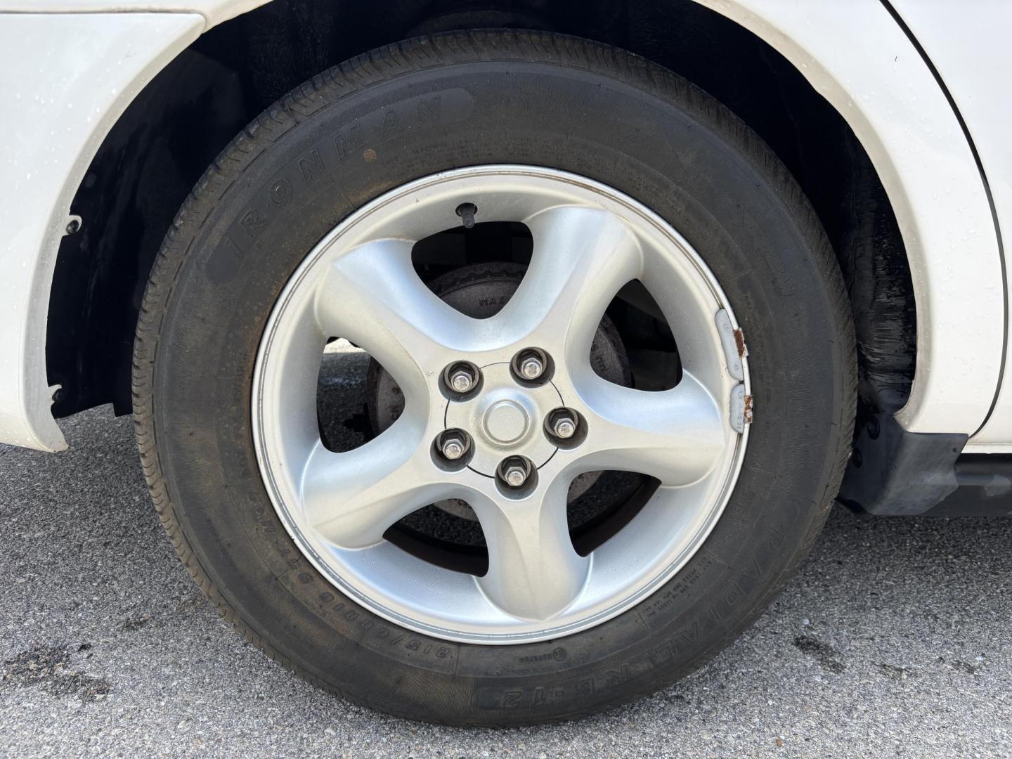 2001 WHITE /CHARCOAL Ford Taurus SE (1FAFP53U51G) with an 3.0L V6 OHV 12V engine, 4-Speed Automatic Overdrive transmission, located at 11170 Summerlin Square Dr., Fort Myers Beach, FL, 33931, (239) 999-7777, 26.493546, -81.941628 - We have financing available and we accept trades! Fill out a credit application on our website or come by today! If you have any questions, give us a call at (239) 999 - 7777 or visit our website at firstautocredit.com. 11170 Summerlin Square Dr, Fort Myers Beach, FL 33931 Carfax No Damage - Photo#22