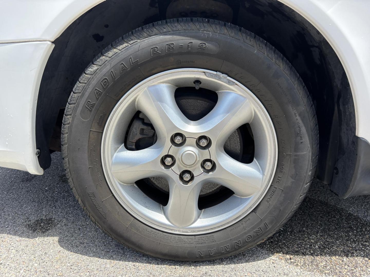 2001 WHITE /CHARCOAL Ford Taurus SE (1FAFP53U51G) with an 3.0L V6 OHV 12V engine, 4-Speed Automatic Overdrive transmission, located at 11170 Summerlin Square Dr., Fort Myers Beach, FL, 33931, (239) 999-7777, 26.493546, -81.941628 - We have financing available and we accept trades! Fill out a credit application on our website or come by today! If you have any questions, give us a call at (239) 999 - 7777 or visit our website at firstautocredit.com. 11170 Summerlin Square Dr, Fort Myers Beach, FL 33931 Carfax No Damage - Photo#24