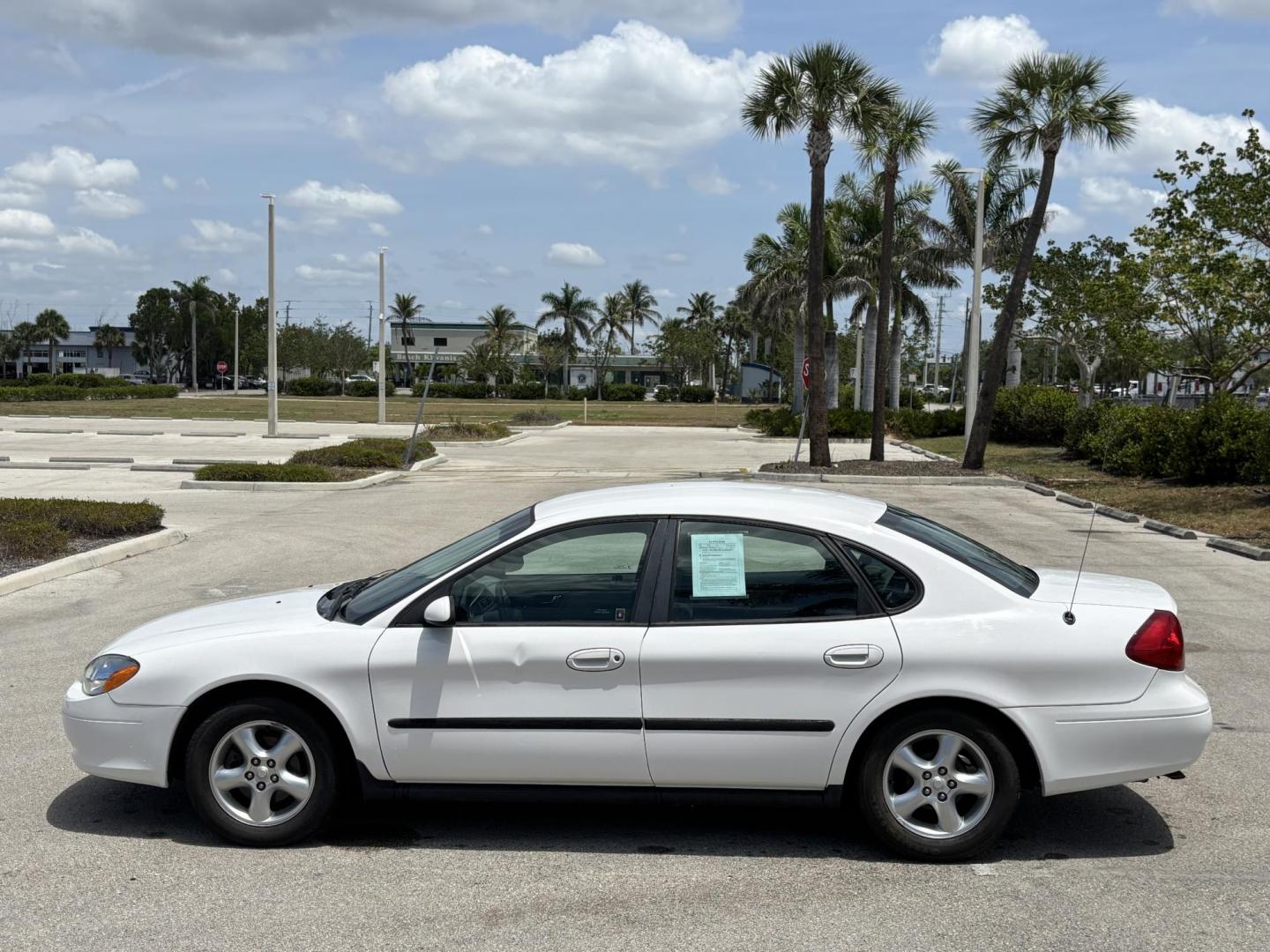 2001 WHITE /CHARCOAL Ford Taurus SE (1FAFP53U51G) with an 3.0L V6 OHV 12V engine, 4-Speed Automatic Overdrive transmission, located at 11170 Summerlin Square Dr., Fort Myers Beach, FL, 33931, (239) 999-7777, 26.493546, -81.941628 - We have financing available and we accept trades! Fill out a credit application on our website or come by today! If you have any questions, give us a call at (239) 999 - 7777 or visit our website at firstautocredit.com. 11170 Summerlin Square Dr, Fort Myers Beach, FL 33931 Carfax No Damage - Photo#7