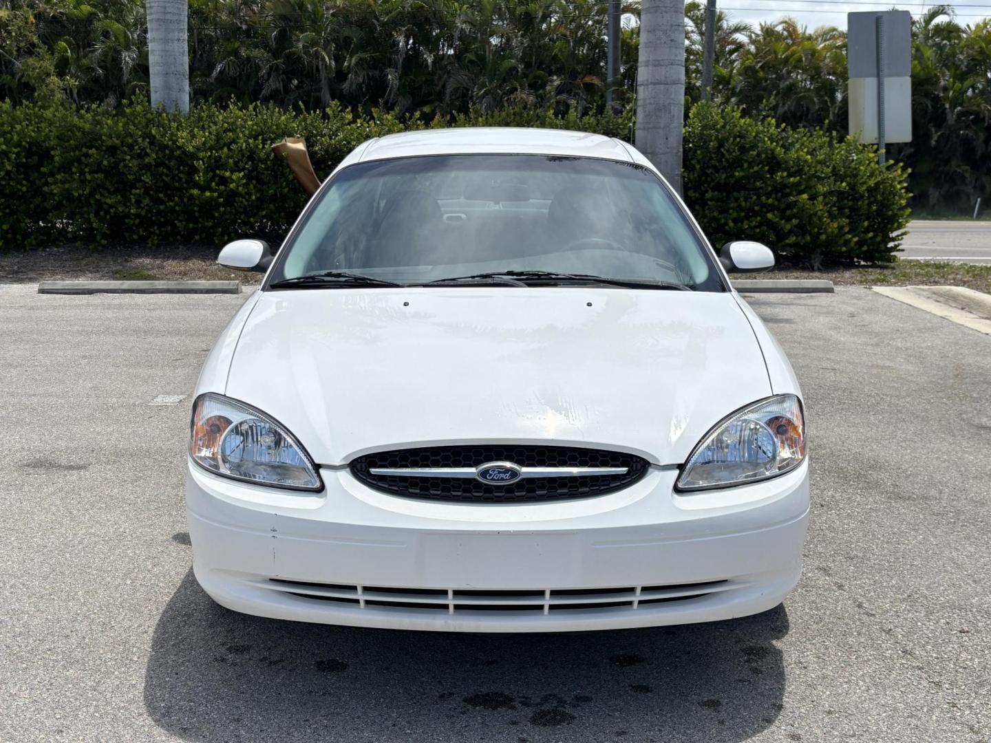 2001 WHITE /CHARCOAL Ford Taurus SE (1FAFP53U51G) with an 3.0L V6 OHV 12V engine, 4-Speed Automatic Overdrive transmission, located at 11170 Summerlin Square Dr., Fort Myers Beach, FL, 33931, (239) 999-7777, 26.493546, -81.941628 - We have financing available and we accept trades! Fill out a credit application on our website or come by today! If you have any questions, give us a call at (239) 999 - 7777 or visit our website at firstautocredit.com. 11170 Summerlin Square Dr, Fort Myers Beach, FL 33931 Carfax No Damage - Photo#1