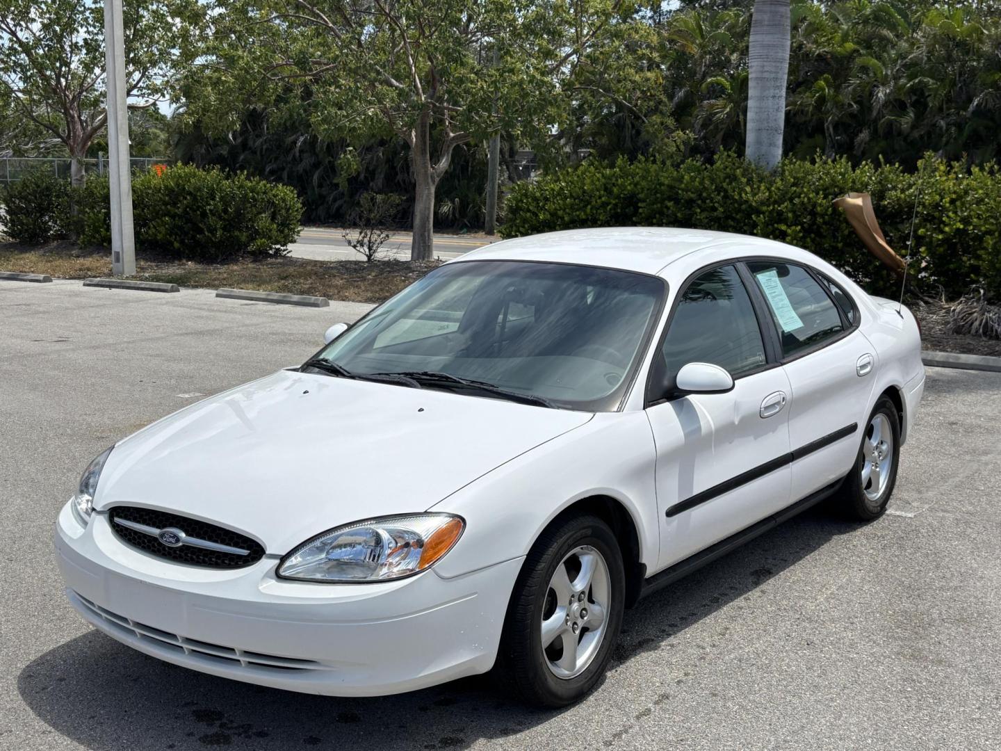 2001 WHITE /CHARCOAL Ford Taurus SE (1FAFP53U51G) with an 3.0L V6 OHV 12V engine, 4-Speed Automatic Overdrive transmission, located at 11170 Summerlin Square Dr., Fort Myers Beach, FL, 33931, (239) 999-7777, 26.493546, -81.941628 - We have financing available and we accept trades! Fill out a credit application on our website or come by today! If you have any questions, give us a call at (239) 999 - 7777 or visit our website at firstautocredit.com. 11170 Summerlin Square Dr, Fort Myers Beach, FL 33931 Carfax No Damage - Photo#0