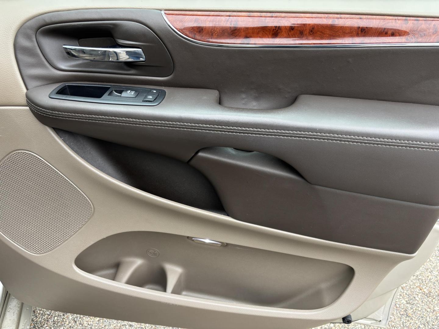 2013 GOLD /Beige Chrysler Town & Country Limited (2C4RC1GG6DR) with an 3.6L V6 DOHC 24V engine, 6-Speed Automatic transmission, located at 11170 Summerlin Square Dr., Fort Myers Beach, FL, 33931, (239) 999-7777, 26.493546, -81.941628 - 3rd Row Sunroof Heated Seats Stow and Go Seats - Photo#21
