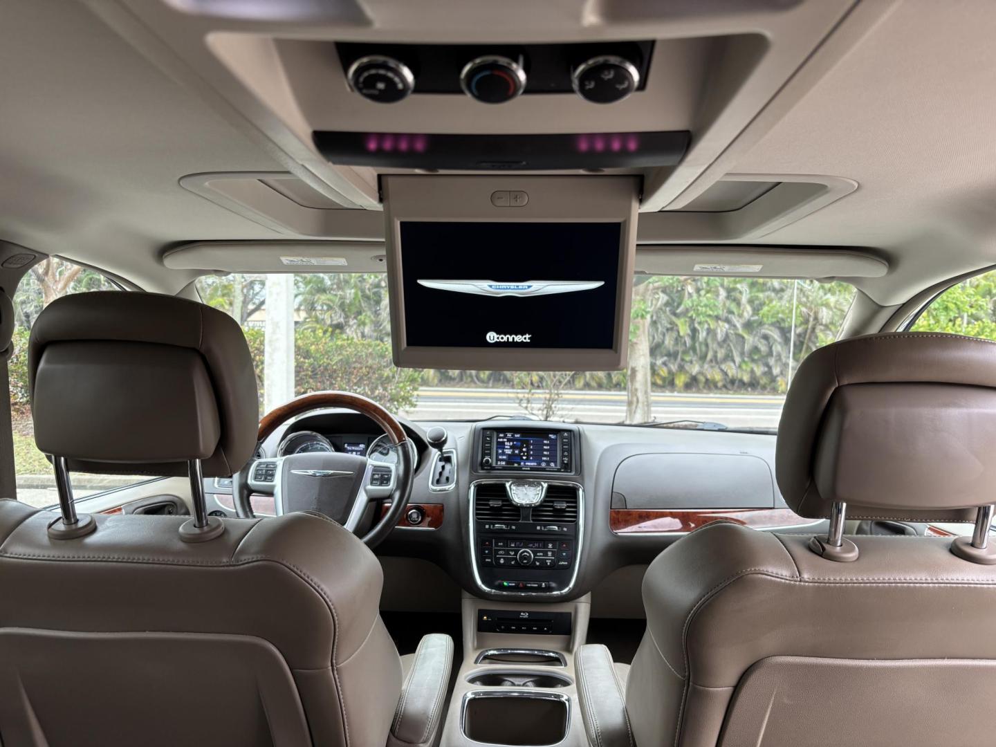 2013 GOLD /Beige Chrysler Town & Country Limited (2C4RC1GG6DR) with an 3.6L V6 DOHC 24V engine, 6-Speed Automatic transmission, located at 11170 Summerlin Square Dr., Fort Myers Beach, FL, 33931, (239) 999-7777, 26.493546, -81.941628 - 3rd Row Sunroof Heated Seats Stow and Go Seats - Photo#9