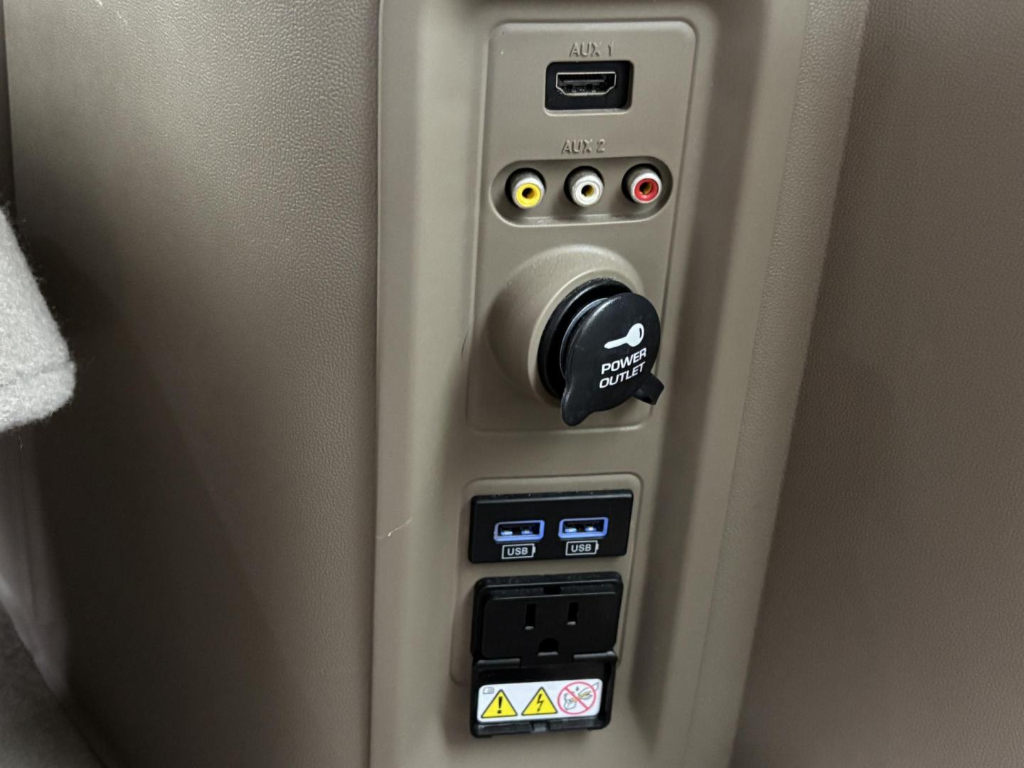 2013 GOLD /Beige Chrysler Town & Country Limited (2C4RC1GG6DR) with an 3.6L V6 DOHC 24V engine, 6-Speed Automatic transmission, located at 11170 Summerlin Square Dr., Fort Myers Beach, FL, 33931, (239) 999-7777, 26.493546, -81.941628 - 3rd Row Sunroof Heated Seats Stow and Go Seats - Photo#33