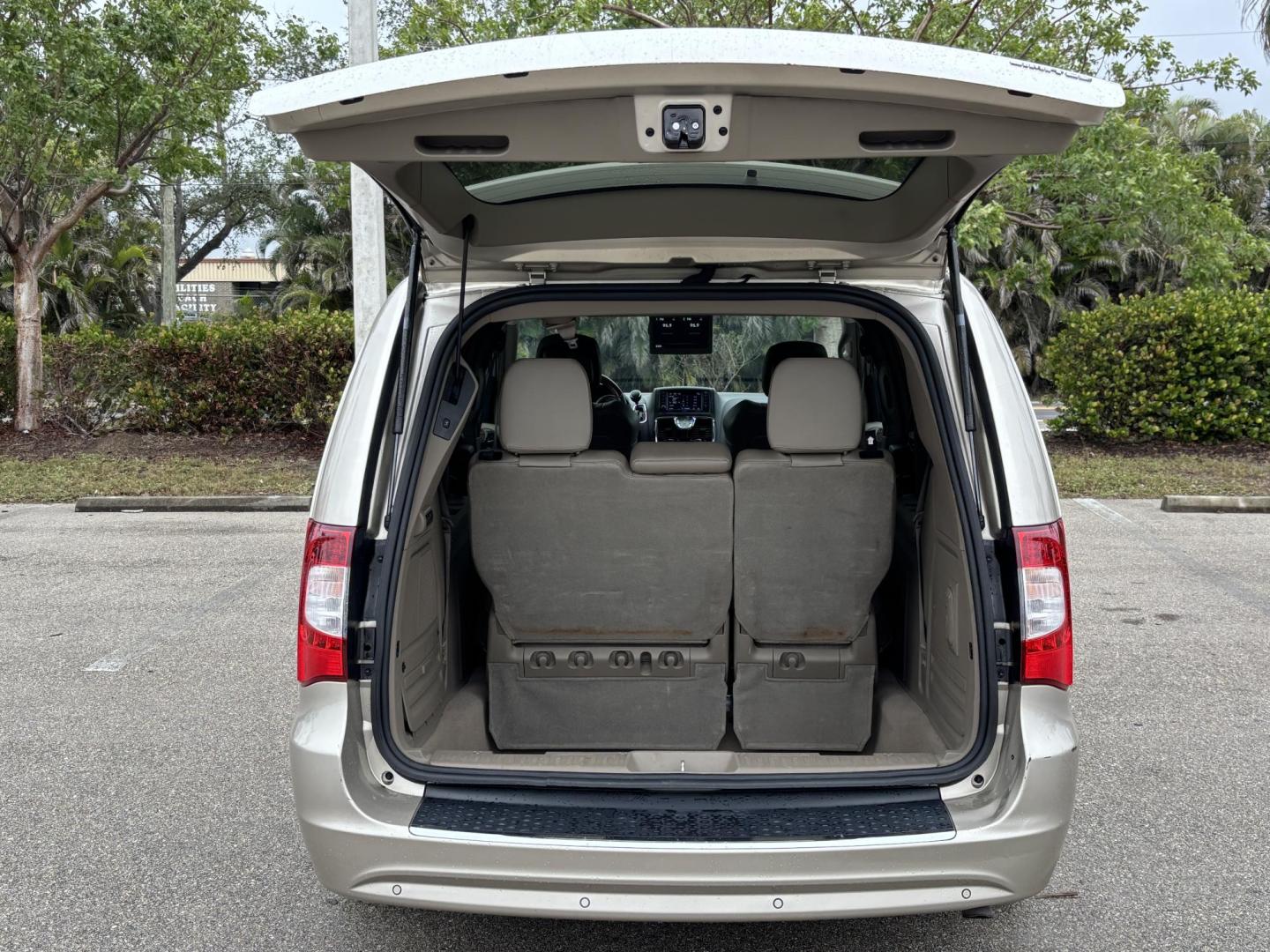 2013 GOLD /Beige Chrysler Town & Country Limited (2C4RC1GG6DR) with an 3.6L V6 DOHC 24V engine, 6-Speed Automatic transmission, located at 11170 Summerlin Square Dr., Fort Myers Beach, FL, 33931, (239) 999-7777, 26.493546, -81.941628 - 3rd Row Sunroof Heated Seats Stow and Go Seats - Photo#18