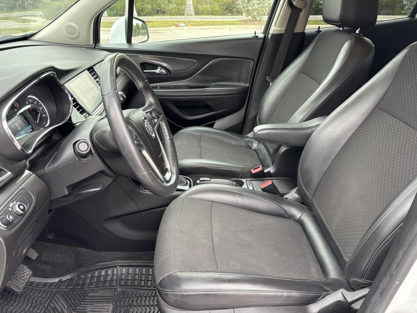 2018 WHITE BUICK ENCORE PREFERRED (KL4CJASB5JB) with an 1.4L engine, Automatic transmission, located at 11170 Summerlin Square Dr., Fort Myers Beach, FL, 33931, (239) 999-7777, 26.493546, -81.941628 - Photo#11