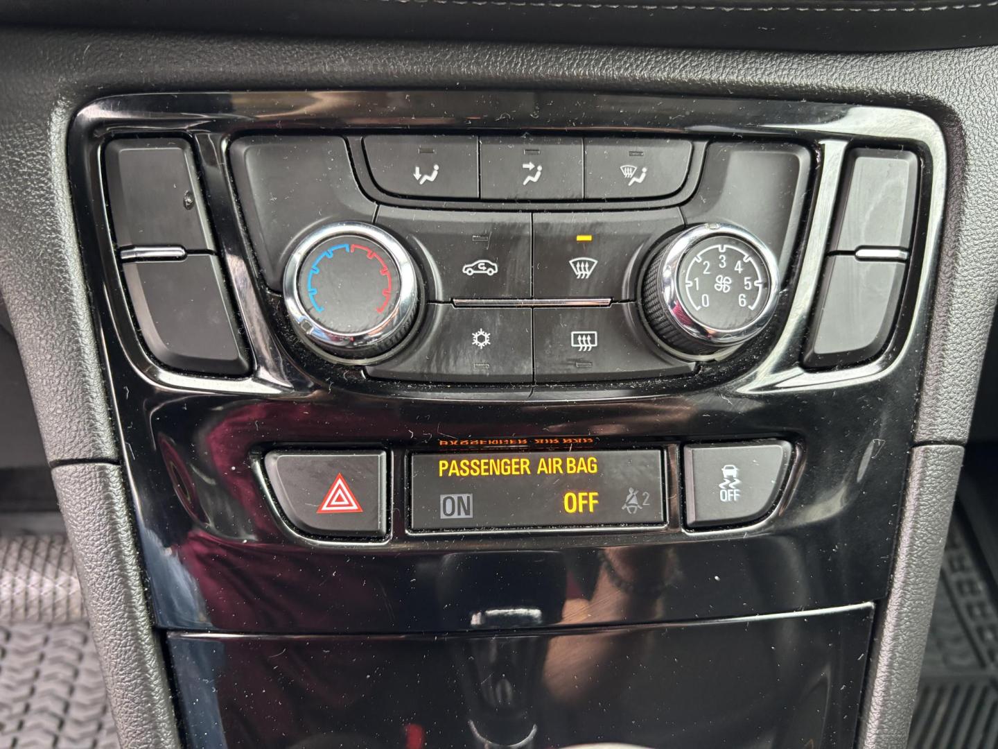 2018 WHITE BUICK ENCORE PREFERRED (KL4CJASB5JB) with an 1.4L engine, Automatic transmission, located at 11170 Summerlin Square Dr., Fort Myers Beach, FL, 33931, (239) 999-7777, 26.493546, -81.941628 - Photo#24