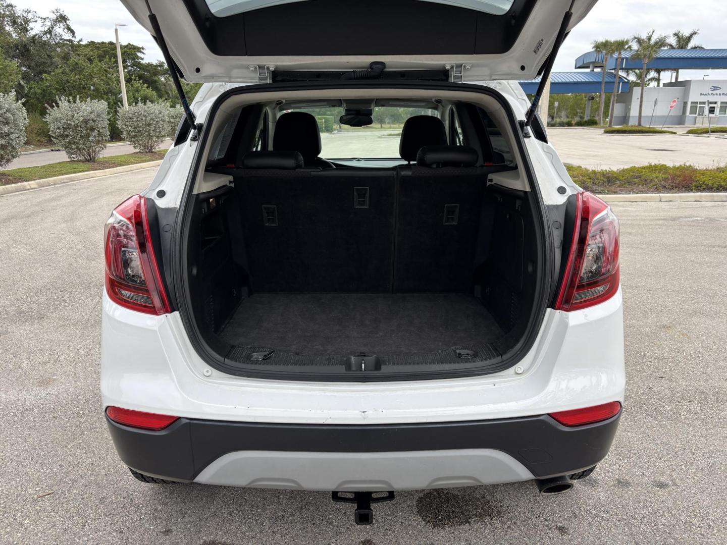 2018 WHITE BUICK ENCORE PREFERRED (KL4CJASB5JB) with an 1.4L engine, Automatic transmission, located at 11170 Summerlin Square Dr., Fort Myers Beach, FL, 33931, (239) 999-7777, 26.493546, -81.941628 - Photo#27
