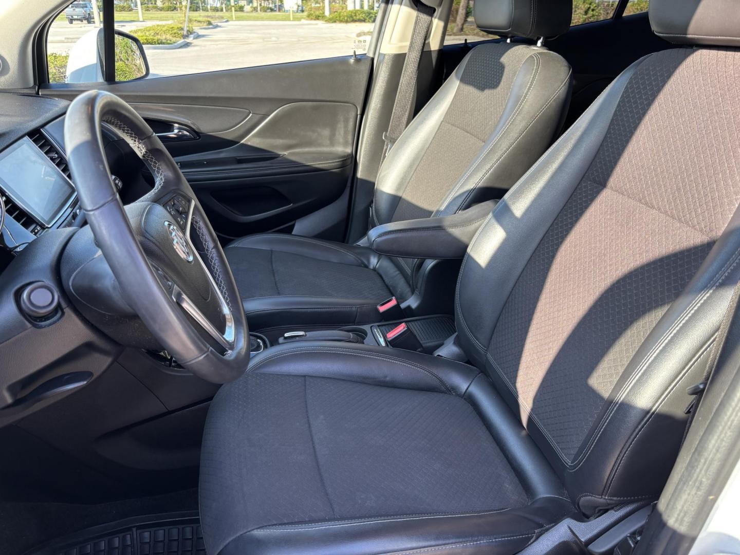 2018 WHITE BUICK ENCORE PREFERRED (KL4CJASB5JB) with an 1.4L engine, Automatic transmission, located at 11170 Summerlin Square Dr., Fort Myers Beach, FL, 33931, (239) 999-7777, 26.493546, -81.941628 - Photo#10