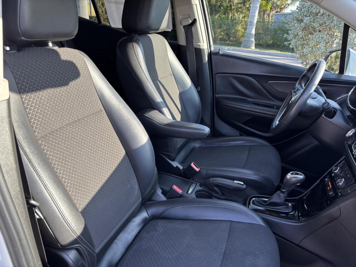 2018 WHITE BUICK ENCORE PREFERRED (KL4CJASB5JB) with an 1.4L engine, Automatic transmission, located at 11170 Summerlin Square Dr., Fort Myers Beach, FL, 33931, (239) 999-7777, 26.493546, -81.941628 - Photo#13