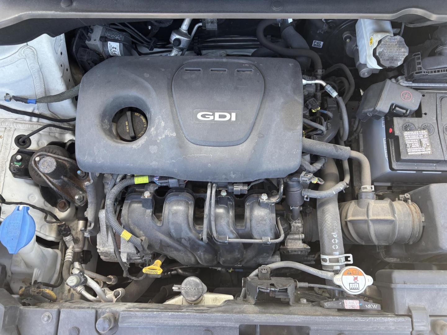 2019 WHITE /BLACK Kia Soul Base 6M (KNDJN2A28K7) with an 1.6L L4 DOHC 16V engine, 6M transmission, located at 11170 Summerlin Square Dr., Fort Myers Beach, FL, 33931, (239) 999-7777, 26.493546, -81.941628 - Carfax 2 Owner Minor Damage/Accident (Carfax Lists Minor Damage as Cosmetic Only Not Affecting Vehicle Functionality) - Photo#26