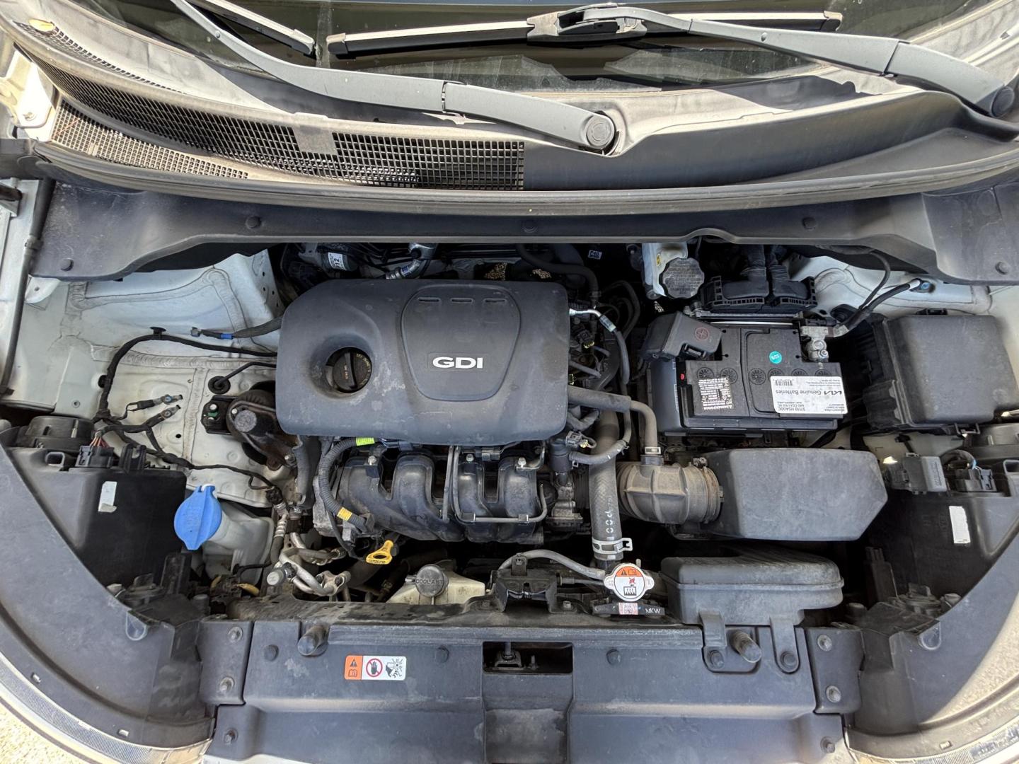 2019 WHITE /BLACK Kia Soul Base 6M (KNDJN2A28K7) with an 1.6L L4 DOHC 16V engine, 6M transmission, located at 11170 Summerlin Square Dr., Fort Myers Beach, FL, 33931, (239) 999-7777, 26.493546, -81.941628 - Carfax 2 Owner Minor Damage/Accident (Carfax Lists Minor Damage as Cosmetic Only Not Affecting Vehicle Functionality) - Photo#27