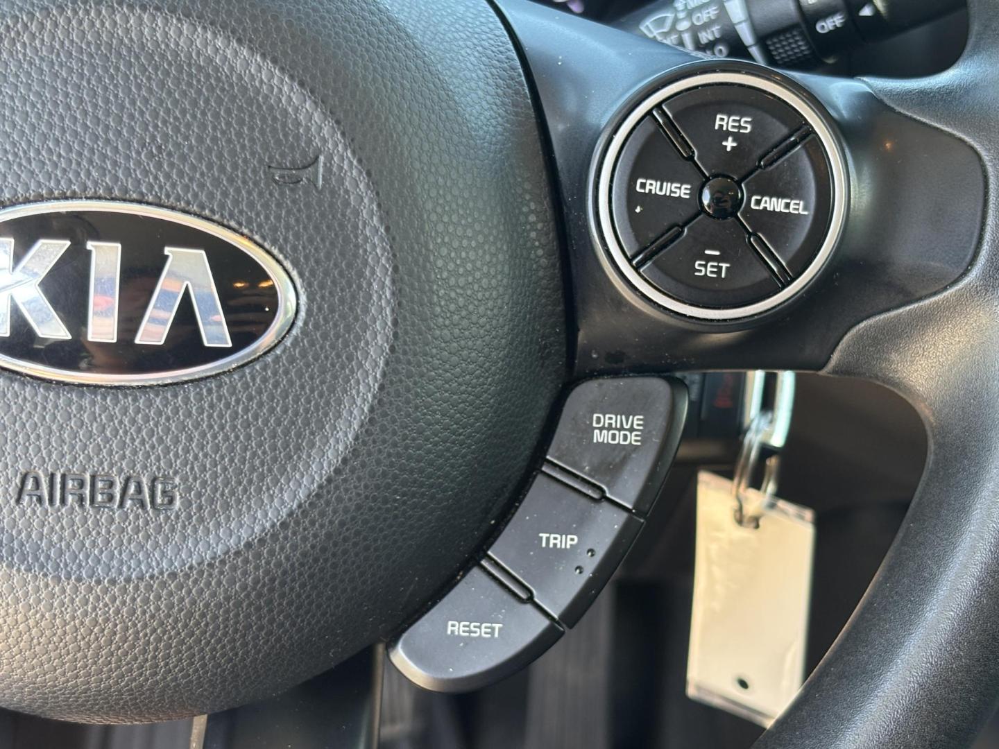 2019 WHITE /BLACK Kia Soul Base 6M (KNDJN2A28K7) with an 1.6L L4 DOHC 16V engine, 6M transmission, located at 11170 Summerlin Square Dr., Fort Myers Beach, FL, 33931, (239) 999-7777, 26.493546, -81.941628 - Carfax 2 Owner Minor Damage/Accident (Carfax Lists Minor Damage as Cosmetic Only Not Affecting Vehicle Functionality) - Photo#20