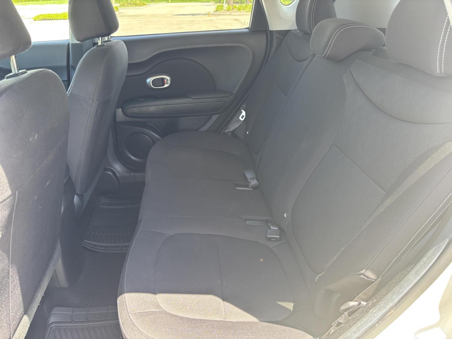 2019 WHITE /BLACK Kia Soul Base 6M (KNDJN2A28K7) with an 1.6L L4 DOHC 16V engine, 6M transmission, located at 11170 Summerlin Square Dr., Fort Myers Beach, FL, 33931, (239) 999-7777, 26.493546, -81.941628 - Carfax 2 Owner Minor Damage/Accident (Carfax Lists Minor Damage as Cosmetic Only Not Affecting Vehicle Functionality) - Photo#14