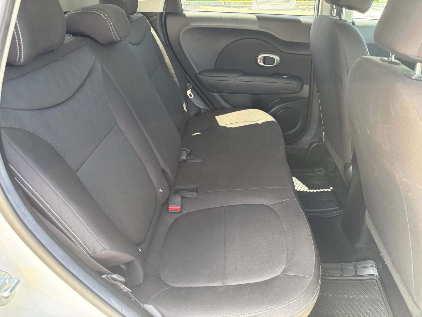 2019 WHITE /BLACK Kia Soul Base 6M (KNDJN2A28K7) with an 1.6L L4 DOHC 16V engine, 6M transmission, located at 11170 Summerlin Square Dr., Fort Myers Beach, FL, 33931, (239) 999-7777, 26.493546, -81.941628 - Carfax 2 Owner Minor Damage/Accident (Carfax Lists Minor Damage as Cosmetic Only Not Affecting Vehicle Functionality) - Photo#13