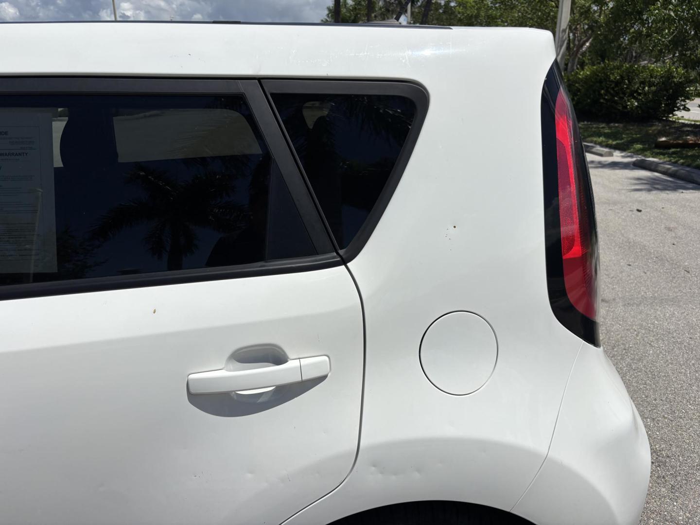 2019 WHITE /BLACK Kia Soul Base 6M (KNDJN2A28K7) with an 1.6L L4 DOHC 16V engine, 6M transmission, located at 11170 Summerlin Square Dr., Fort Myers Beach, FL, 33931, (239) 999-7777, 26.493546, -81.941628 - Carfax 2 Owner Minor Damage/Accident (Carfax Lists Minor Damage as Cosmetic Only Not Affecting Vehicle Functionality) - Photo#37
