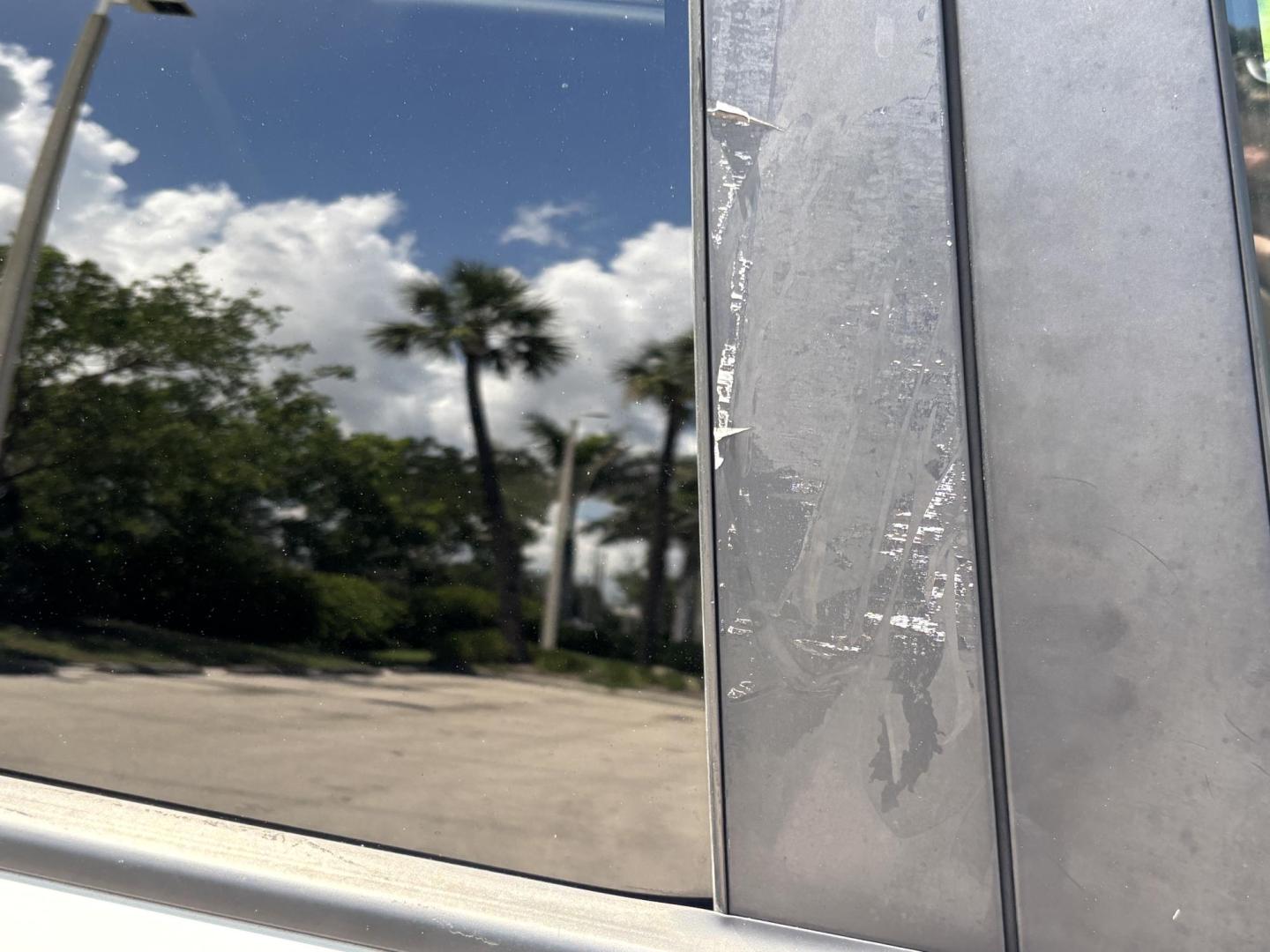 2019 WHITE /BLACK Kia Soul Base 6M (KNDJN2A28K7) with an 1.6L L4 DOHC 16V engine, 6M transmission, located at 11170 Summerlin Square Dr., Fort Myers Beach, FL, 33931, (239) 999-7777, 26.493546, -81.941628 - Carfax 2 Owner Minor Damage/Accident (Carfax Lists Minor Damage as Cosmetic Only Not Affecting Vehicle Functionality) - Photo#39