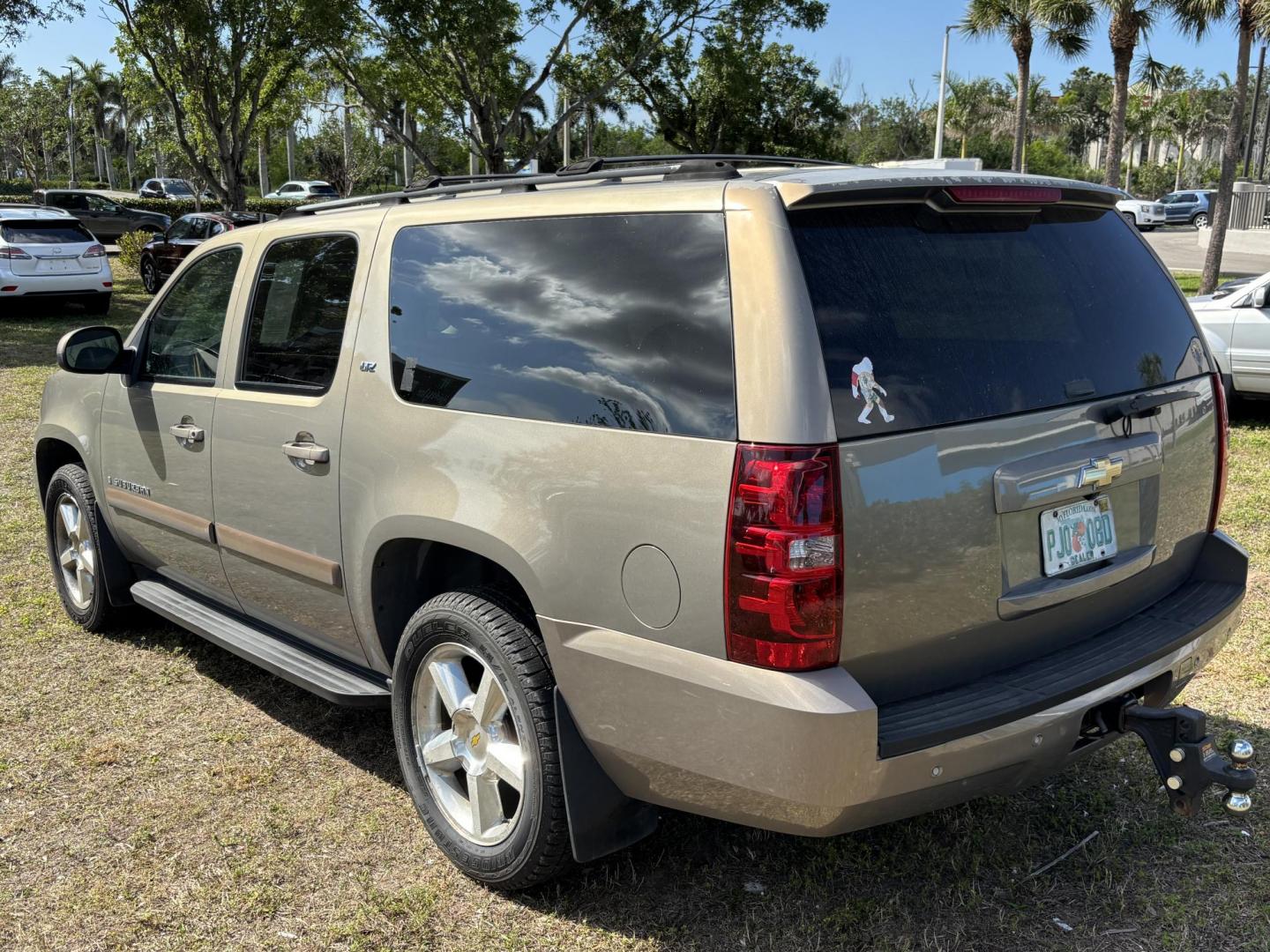 2007 BRONZE /Black Leather CHEVROLET SUBURBAN 1500 (1GNFK16357J) with an 5.3L engine, Automatic transmission, located at 11170 Summerlin Square Dr., Fort Myers Beach, FL, 33931, (239) 999-7777, 26.493546, -81.941628 - Photo#1
