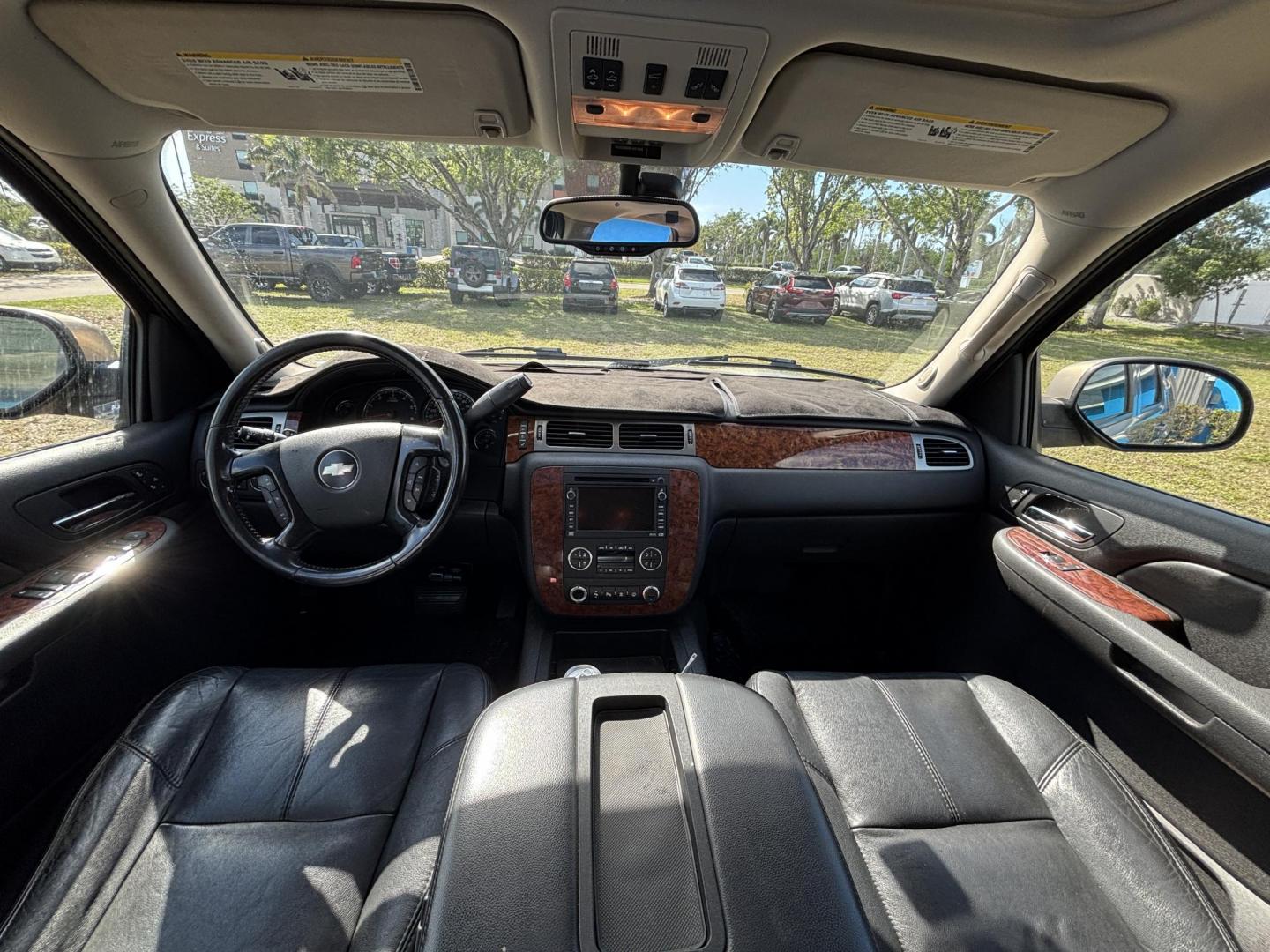 2007 BRONZE /Black Leather CHEVROLET SUBURBAN 1500 (1GNFK16357J) with an 5.3L engine, Automatic transmission, located at 11170 Summerlin Square Dr., Fort Myers Beach, FL, 33931, (239) 999-7777, 26.493546, -81.941628 - Photo#2
