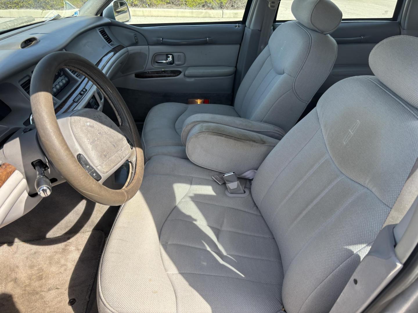 1997 SILVER /TAN LINCOLN TOWN CAR EXECUTIVE (1LNLM81W0VY) with an 4.6L engine, Automatic transmission, located at 11170 Summerlin Square Dr., Fort Myers Beach, FL, 33931, (239) 999-7777, 26.493546, -81.941628 - We have financing available and we accept trades! Fill out a credit application on our website or come by today! If you have any questions, give us a call at (239) 999 - 7777 or visit our website at firstautocredit.com. 11170 Summerlin Square Dr, Fort Myers Beach, FL 33931 1 Owner Carfax S - Photo#11