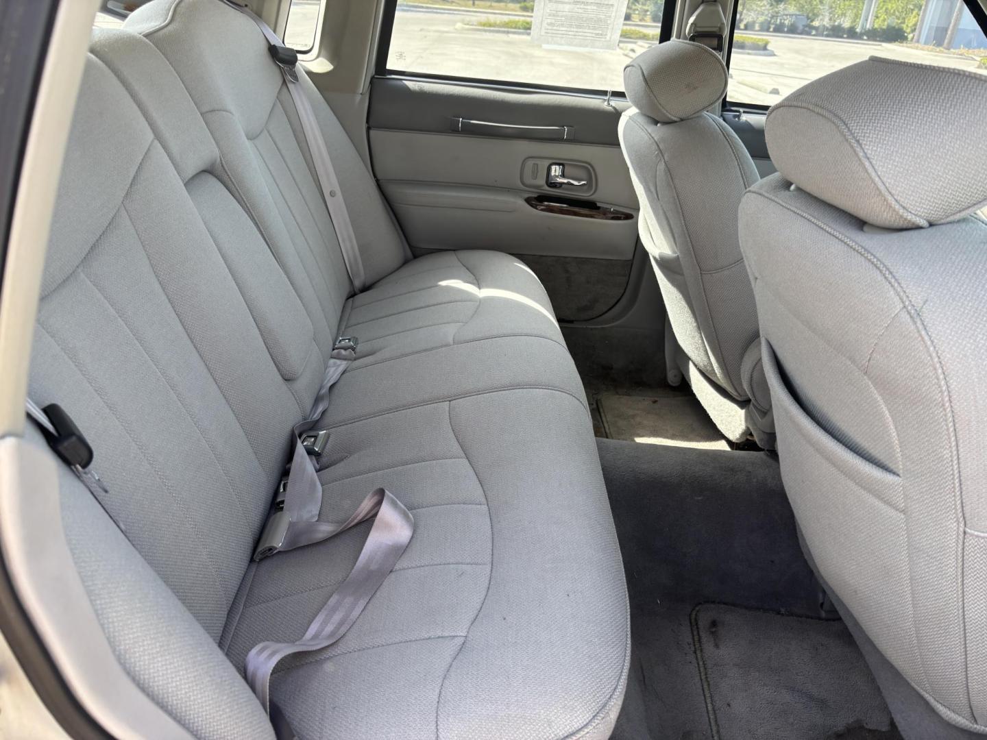 1997 SILVER /TAN LINCOLN TOWN CAR EXECUTIVE (1LNLM81W0VY) with an 4.6L engine, Automatic transmission, located at 11170 Summerlin Square Dr., Fort Myers Beach, FL, 33931, (239) 999-7777, 26.493546, -81.941628 - We have financing available and we accept trades! Fill out a credit application on our website or come by today! If you have any questions, give us a call at (239) 999 - 7777 or visit our website at firstautocredit.com. 11170 Summerlin Square Dr, Fort Myers Beach, FL 33931 1 Owner Carfax S - Photo#13